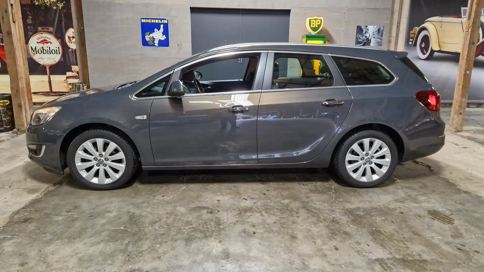 Opel Astra Sports Tourer 1.4 Turbo LPG Cosmo 140PK | Cruise | Grau - 2