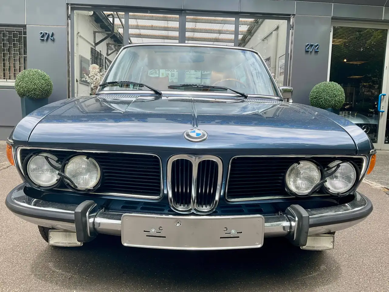 BMW 3,3 Li (E3) – das Paradeschiff der BMW Oberklasse manual + sunroof from classic car collection, foto 10