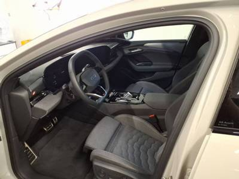 Audi A6 e-tron Avant S line 0.25 % AHK Pano Matrix Lenkh M — photo 5