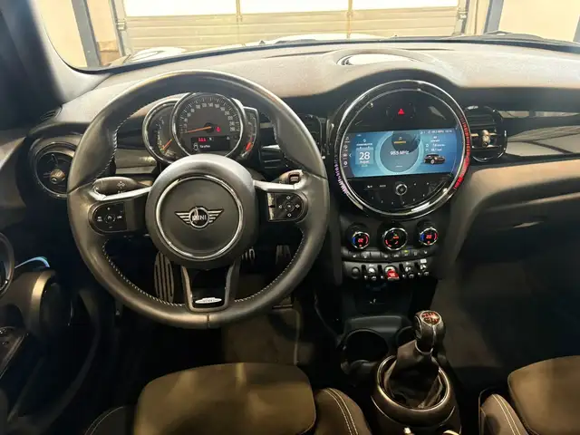 Mini Cooper Cooper view 9