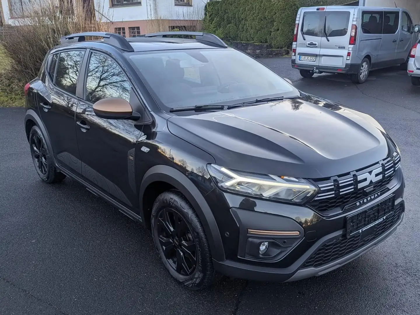 Dacia Sandero Stepway Extreme+ TCe 110 AHK/ALU-WKR/KAMERA/SITZH Schwarz - 1