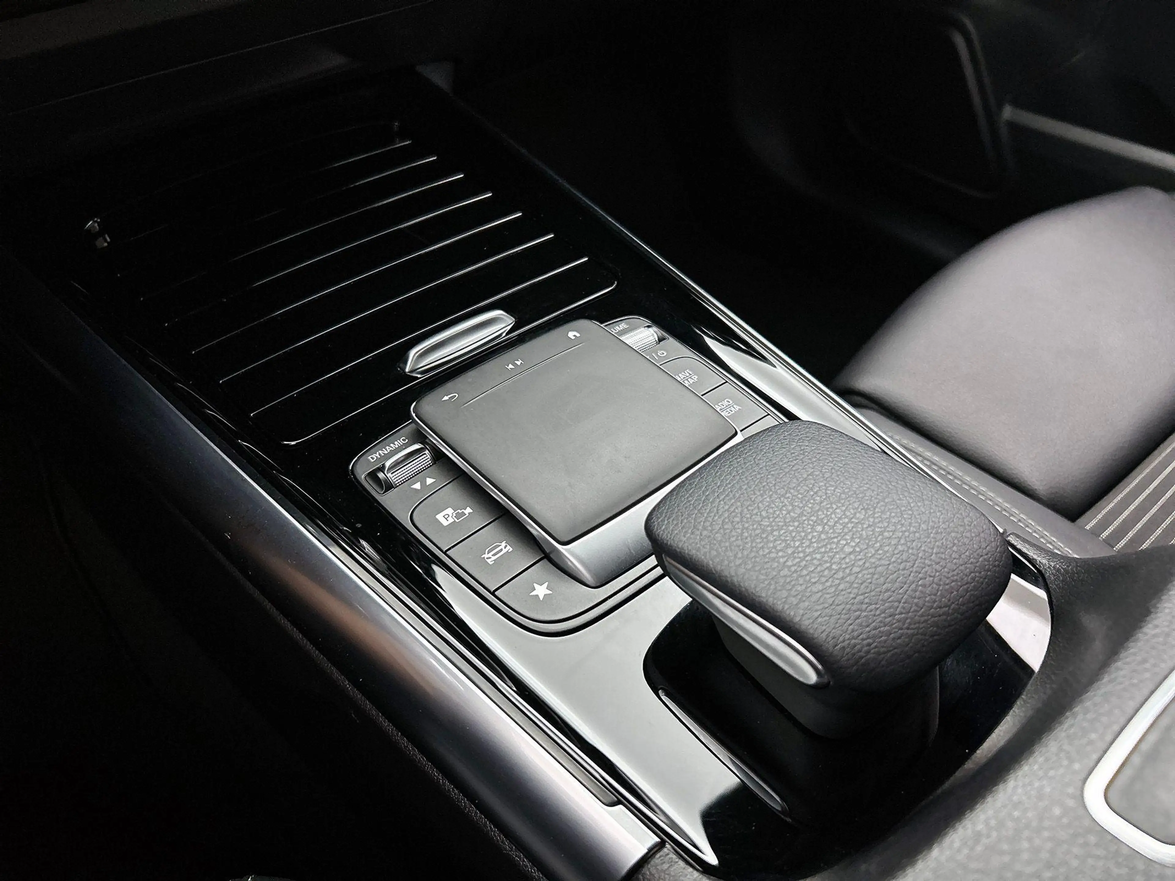 Mercedes-Benz B 250 e Business Line | Smartphone Integratie | Verwarmd — photo 9