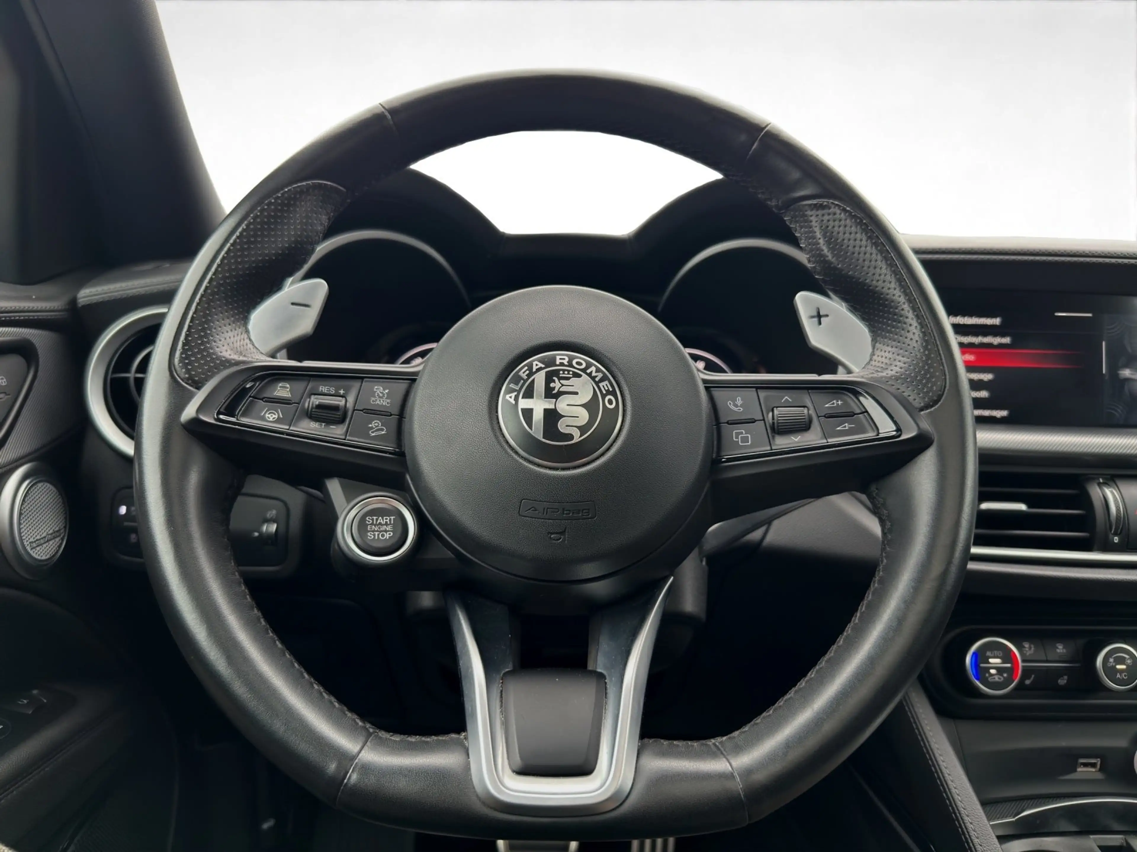 Alfa Romeo Stelvio 2.0 Veloce Turbo Q4 LED AHK PANO NAV — photo 13