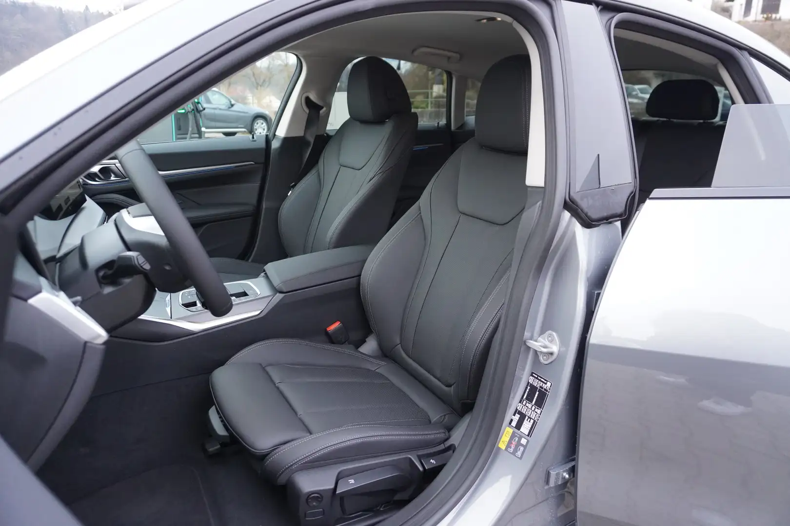 BMW i4 eDrive40 HeadUp AHK ACC 360Kamera Sportsitze LED D Grau - 2