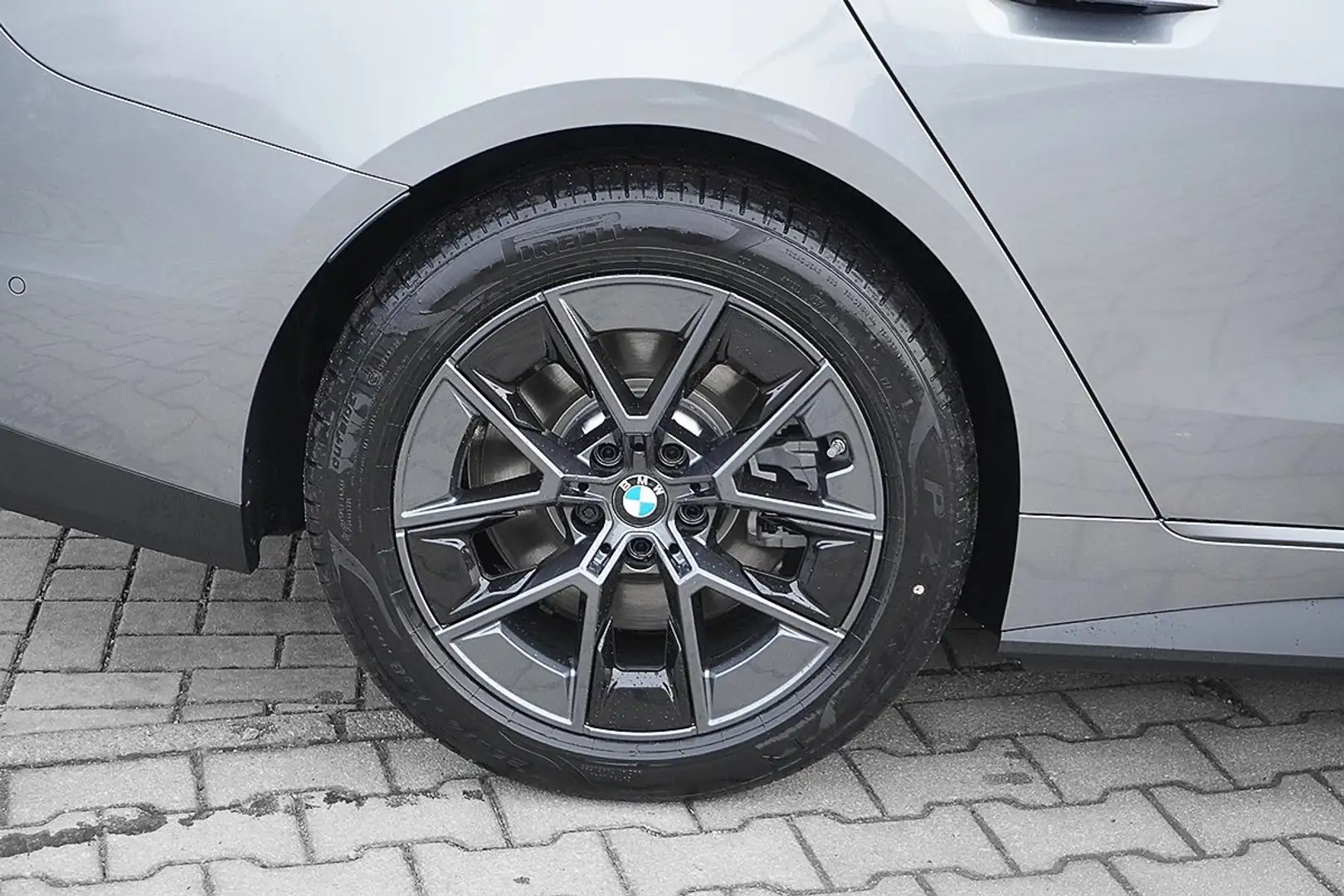 BMW i4 eDrive40 0,25% HeadUp AHK ACC Kamera Sportsitze LE Grau - 2