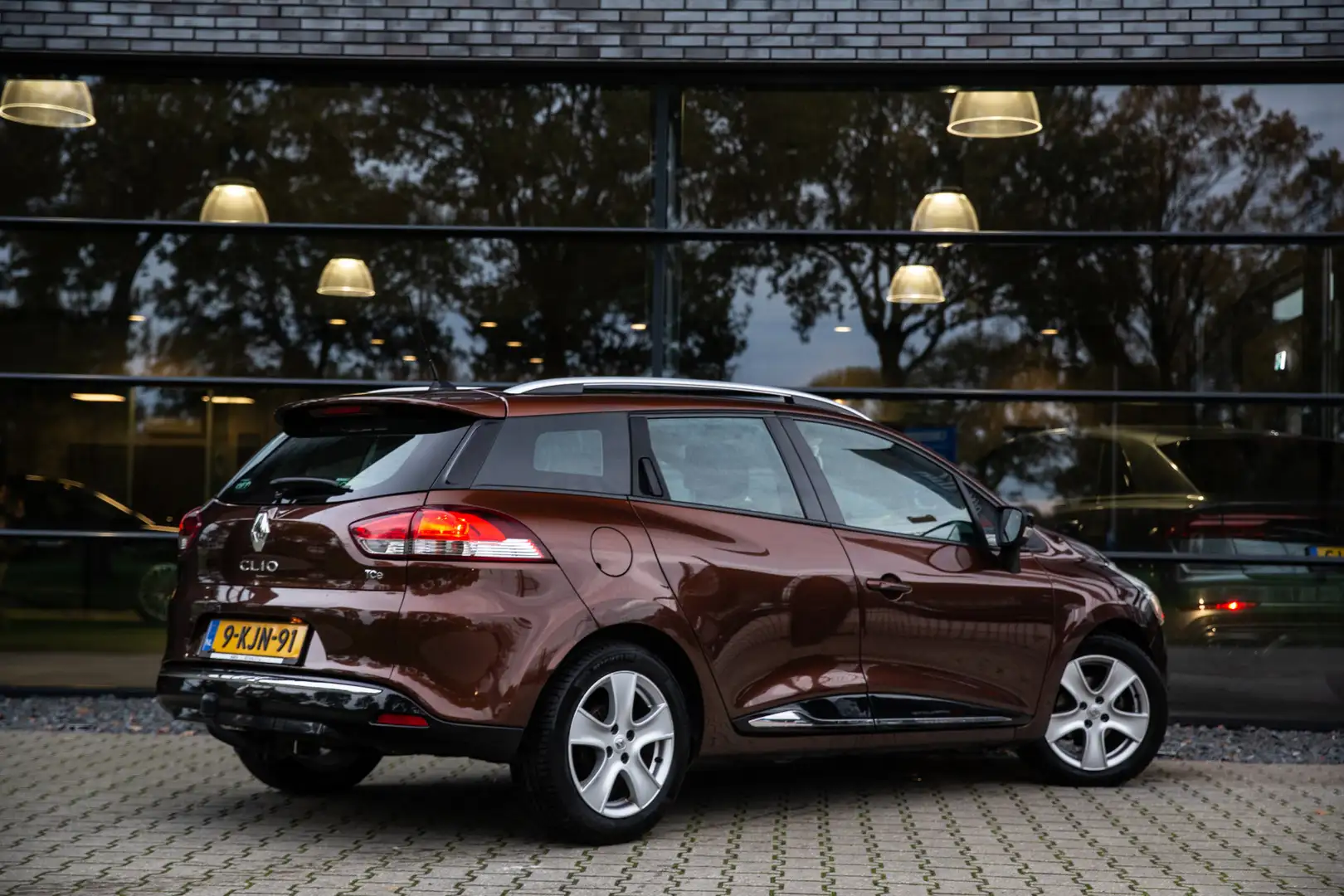 Renault Clio Estate 0.9 TCe Expression Brun - 2