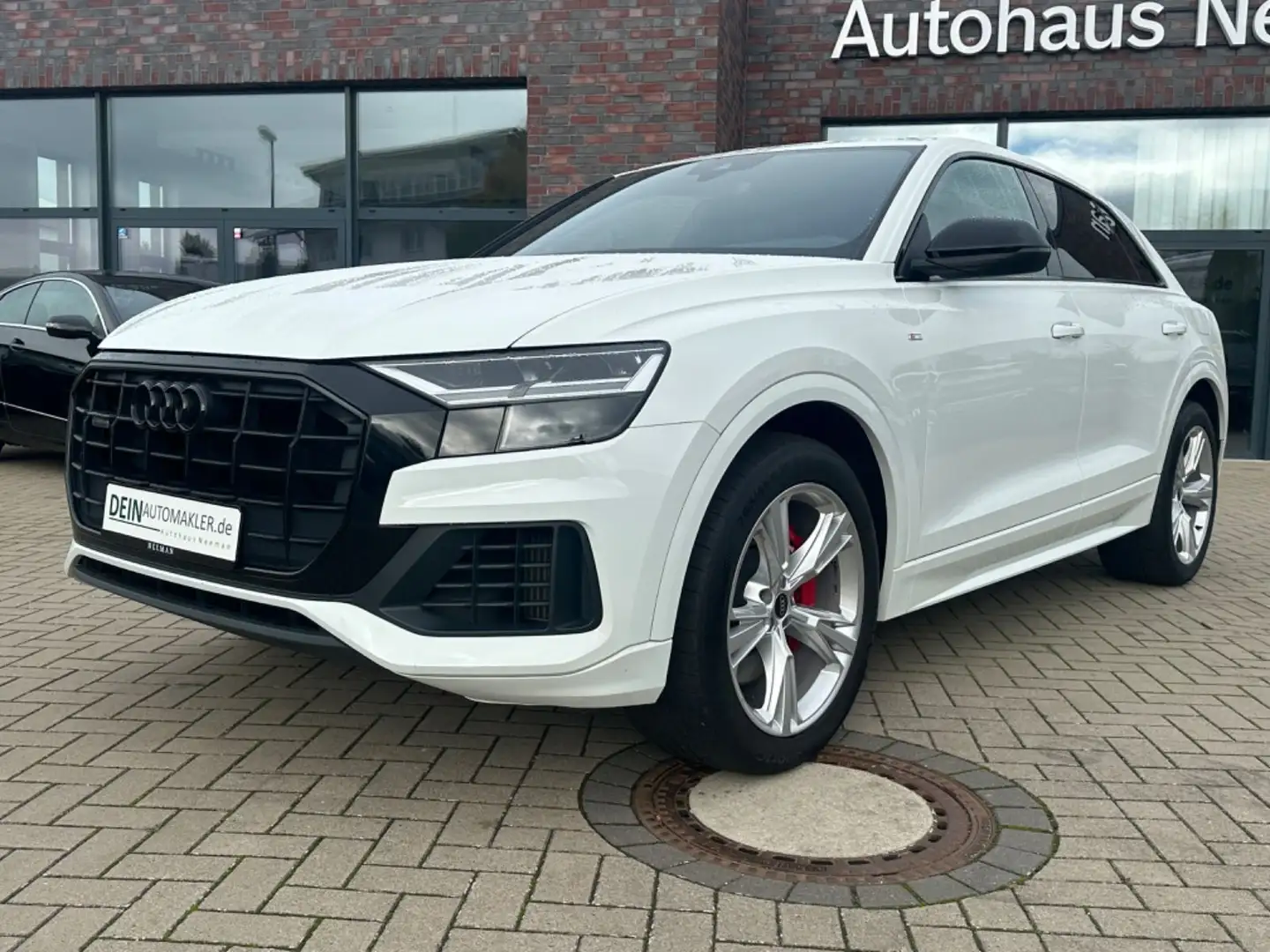 Audi Q8 55 TFSI e quattro s-line Leder Weiß - 1