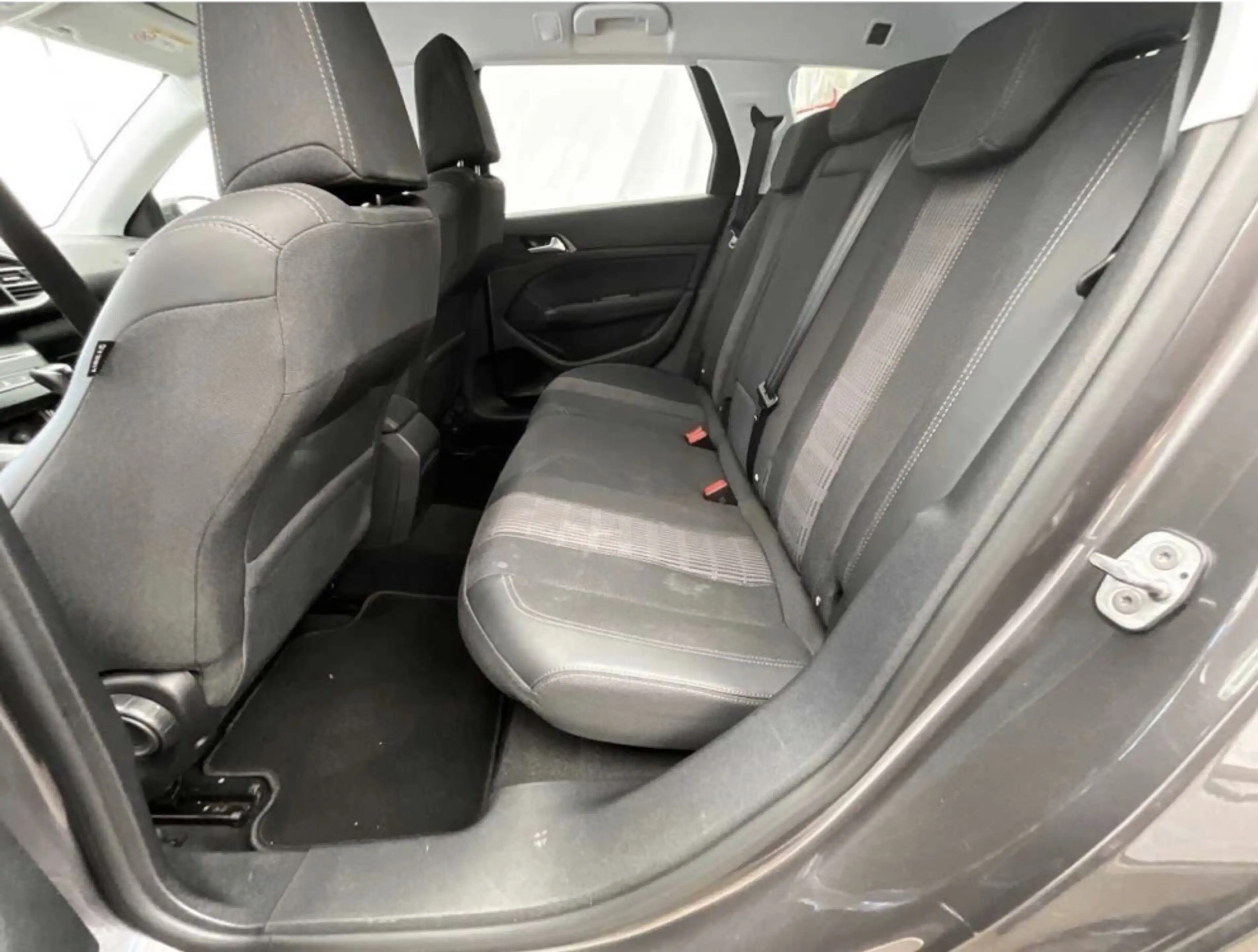 Peugeot 308 1.5 HDI Allure+1.HAND+NAVI+6 GANG+KLIMATRONIK+PDC+SHZ+AHK — photo 10