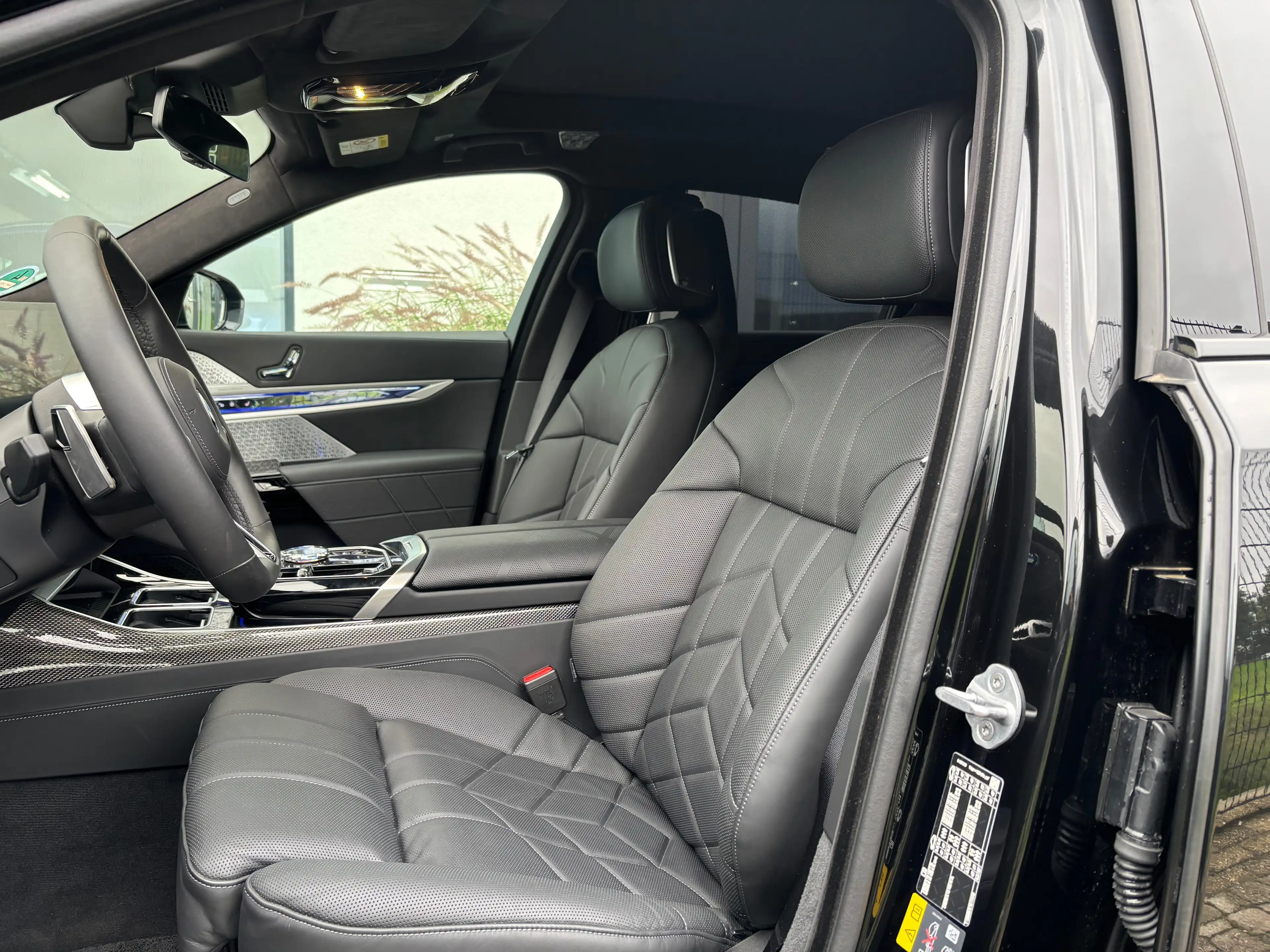BMW i7 xDrive60 M Sport — photo 8