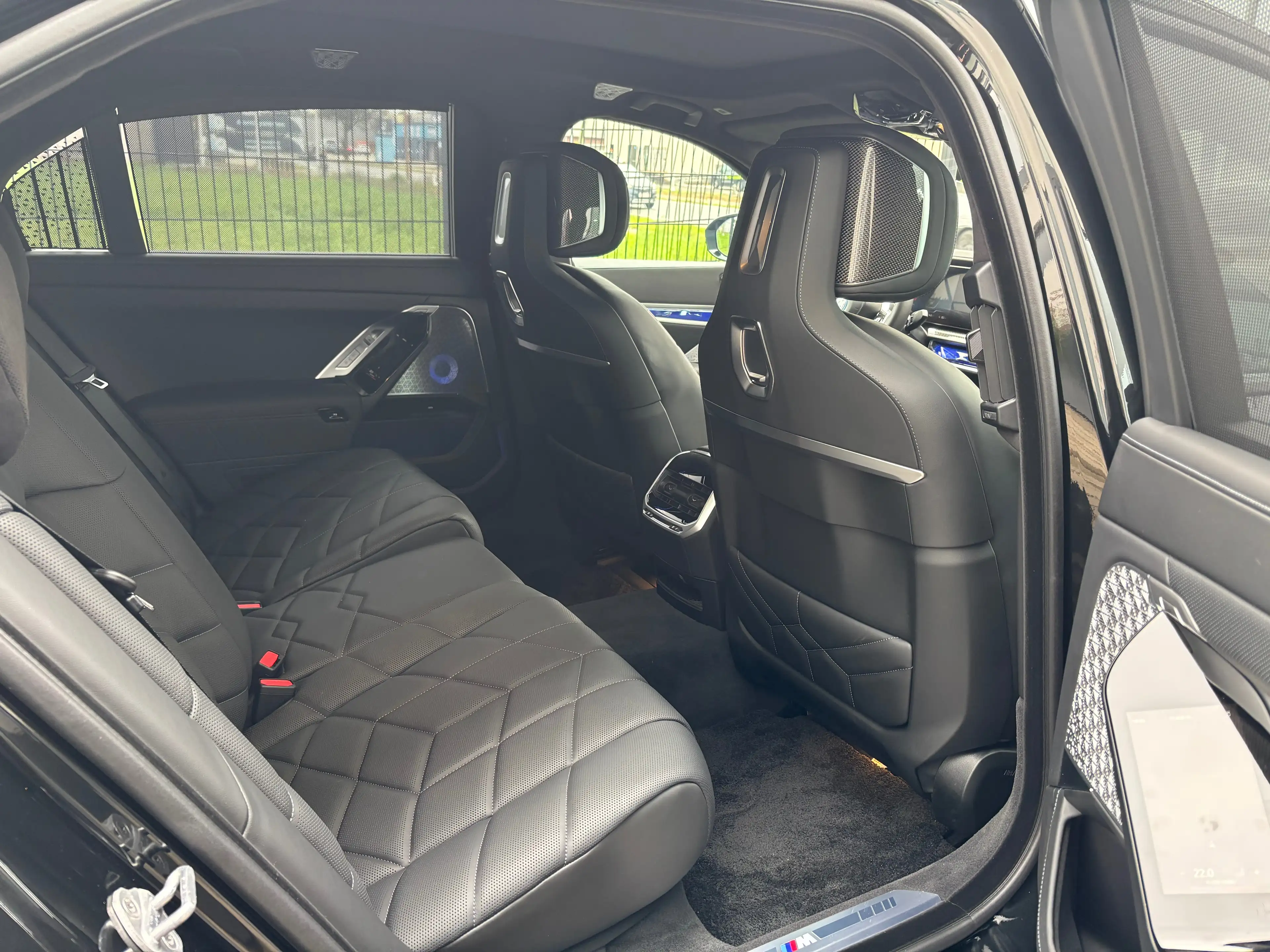 BMW i7 xDrive60 M Sport — photo 11