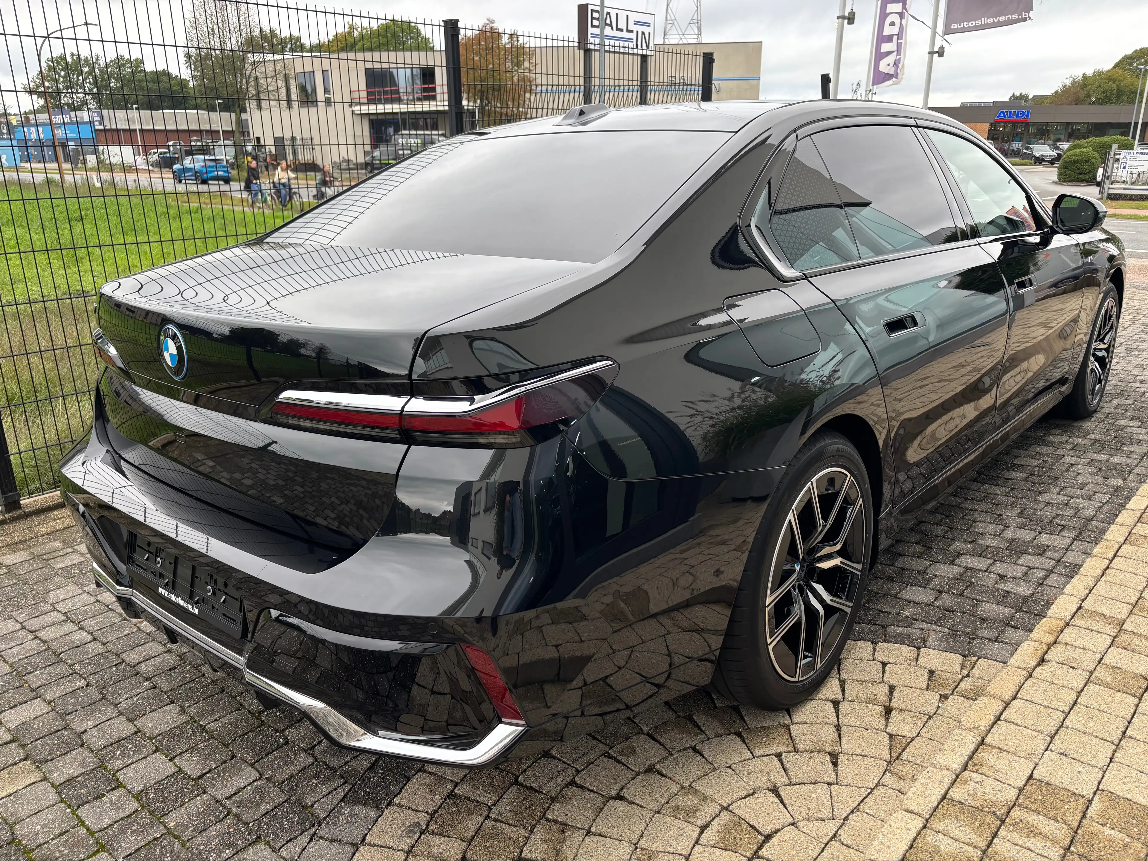 BMW i7 xDrive60 M Sport — photo 3