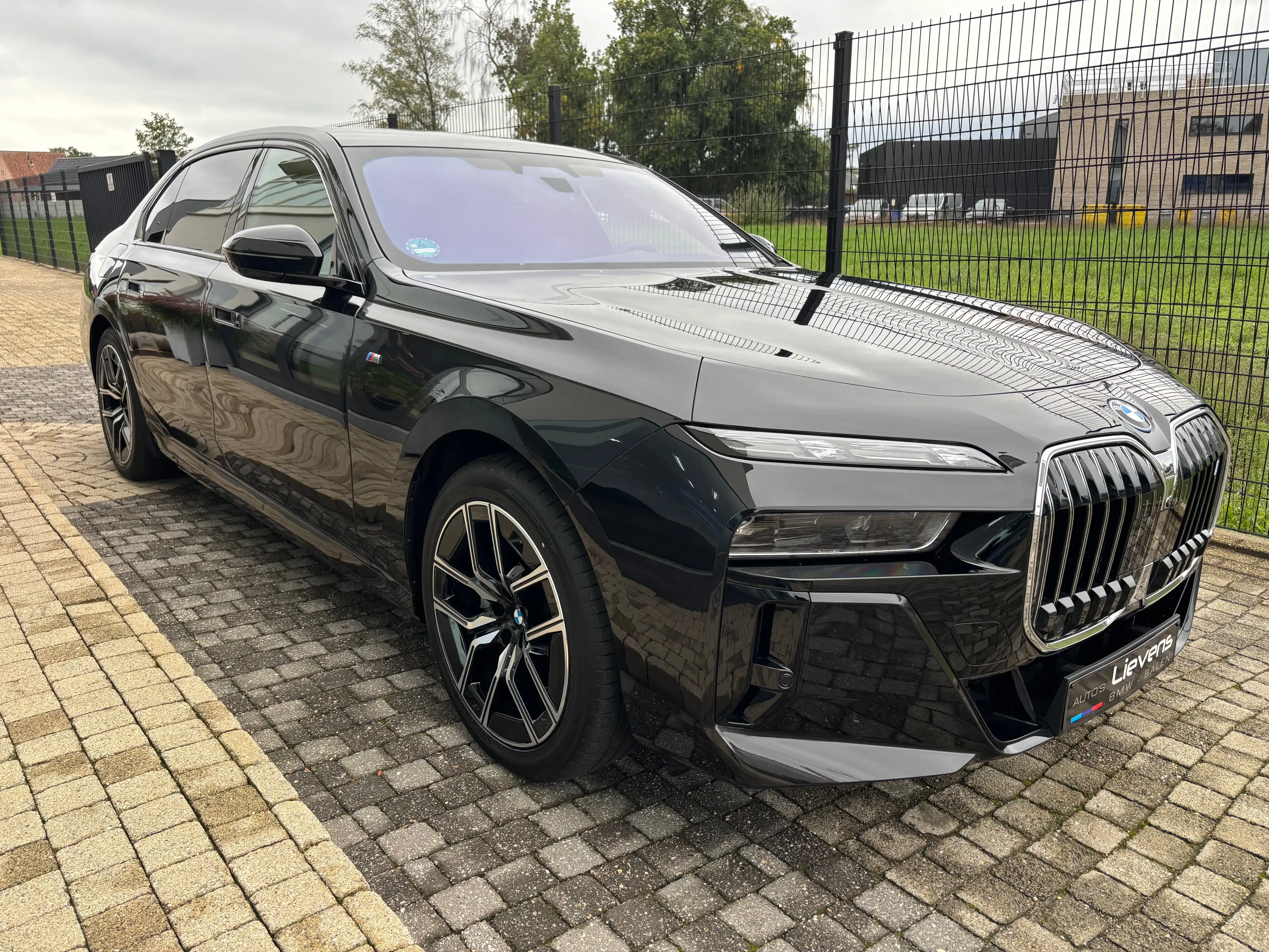 BMW i7 xDrive60 M Sport — photo 2