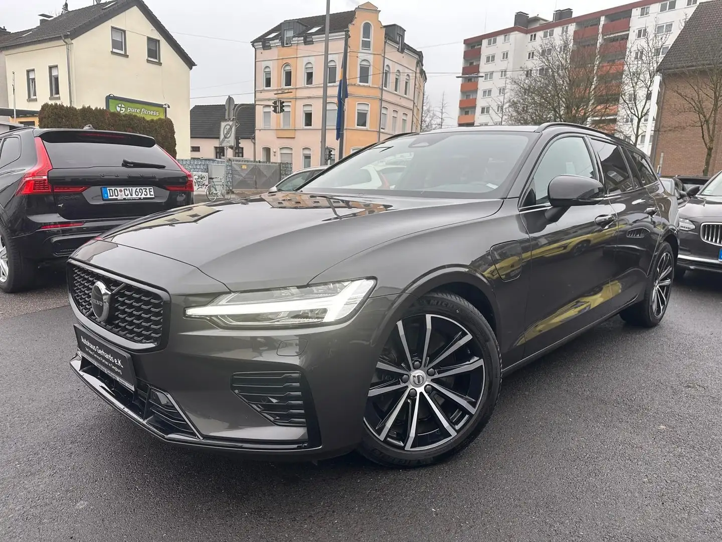 Volvo V60 T6 AWD Plus Dark,L-Range,Pano,Acc,Standh. Grau - 1