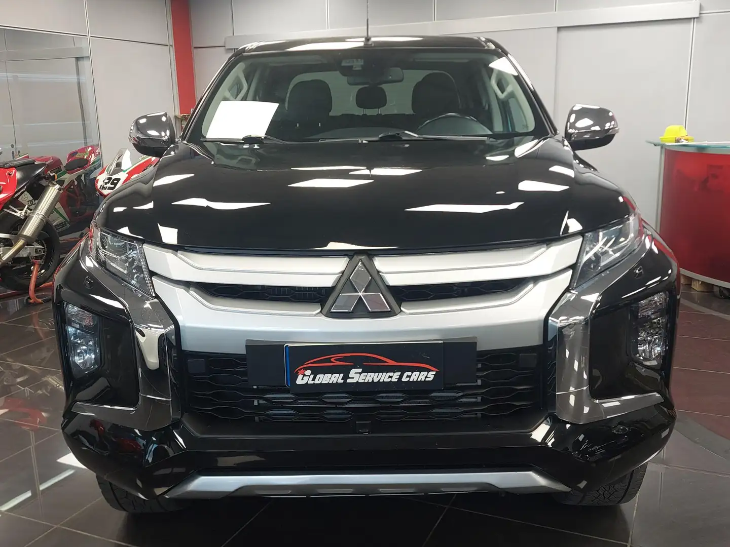 Mitsubishi L200 L200 d.cab 2.3d Intense 4wd 150cv auto Negro - 2