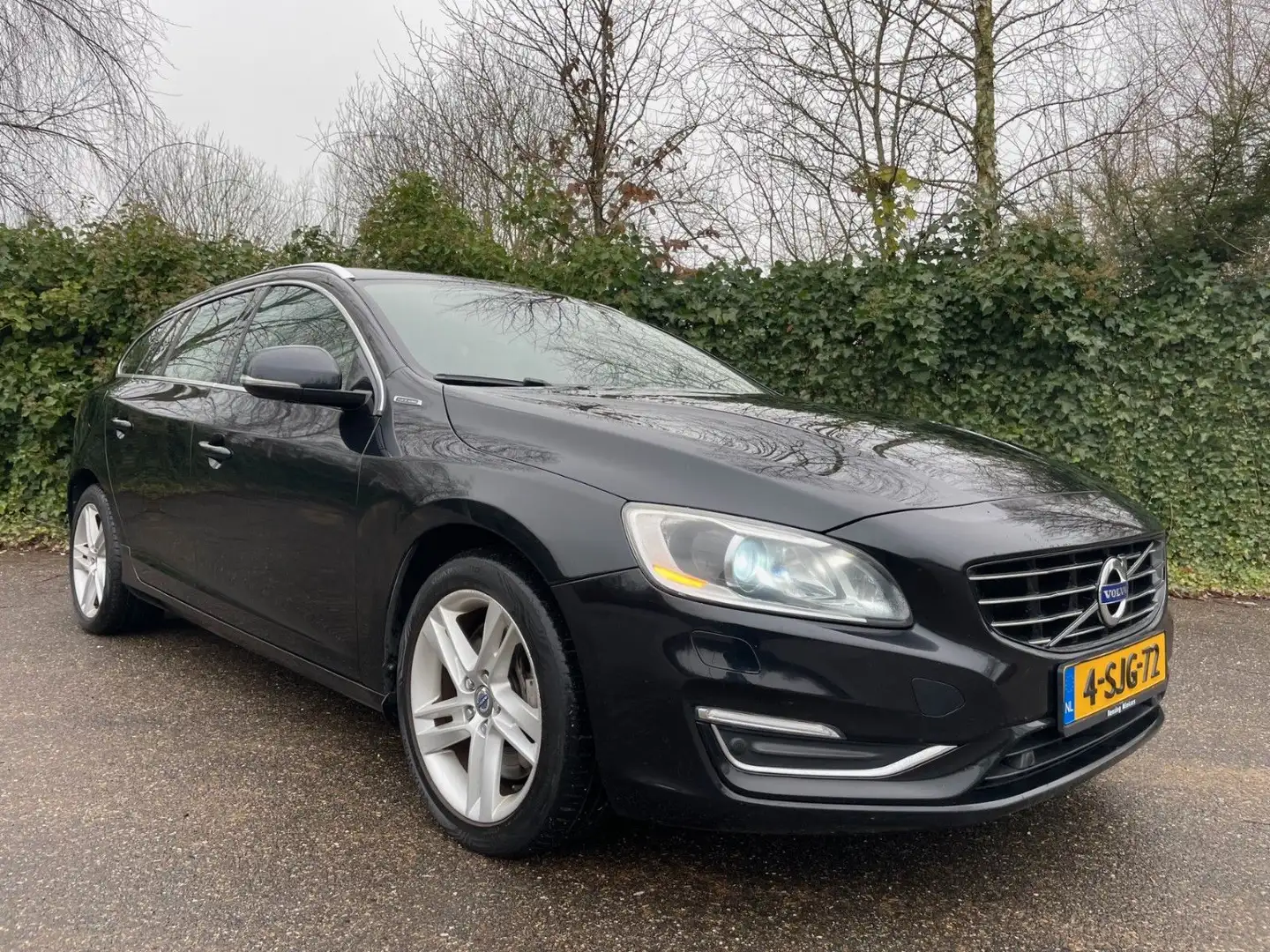 Volvo V60 D6 AWD Plug-in-Hybrid Summum - 2
