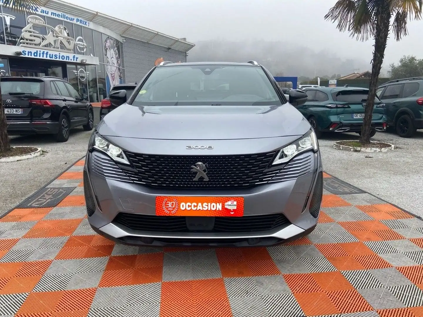 Peugeot 3008 BlueHDi 130 EAT8 GT Toit Hayon Grip 1Â°Main Gris - 2