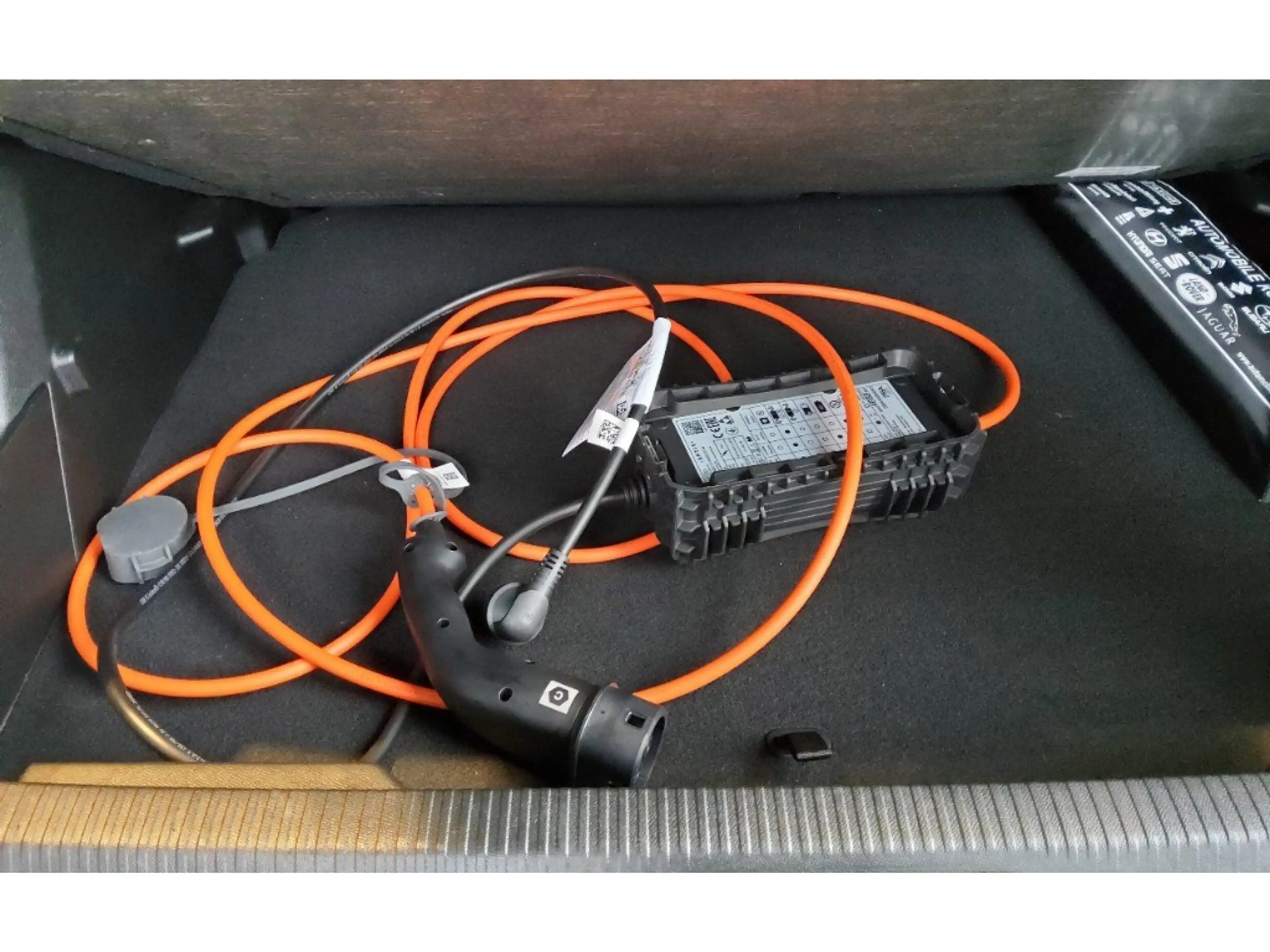 Peugeot 2008 Allure 11kw Charger Shz Navi Kamera — photo 6