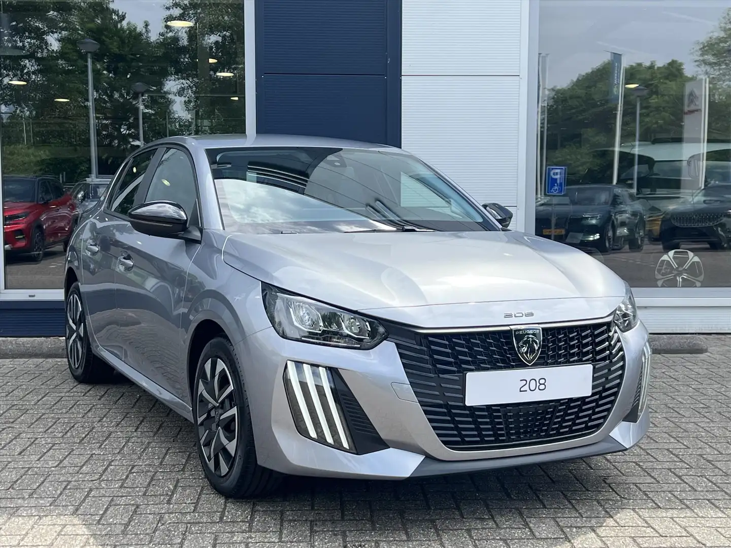 Peugeot 208 1.2 PureTech 75pk Style | Navigatie | Airco | Park Gris - 2