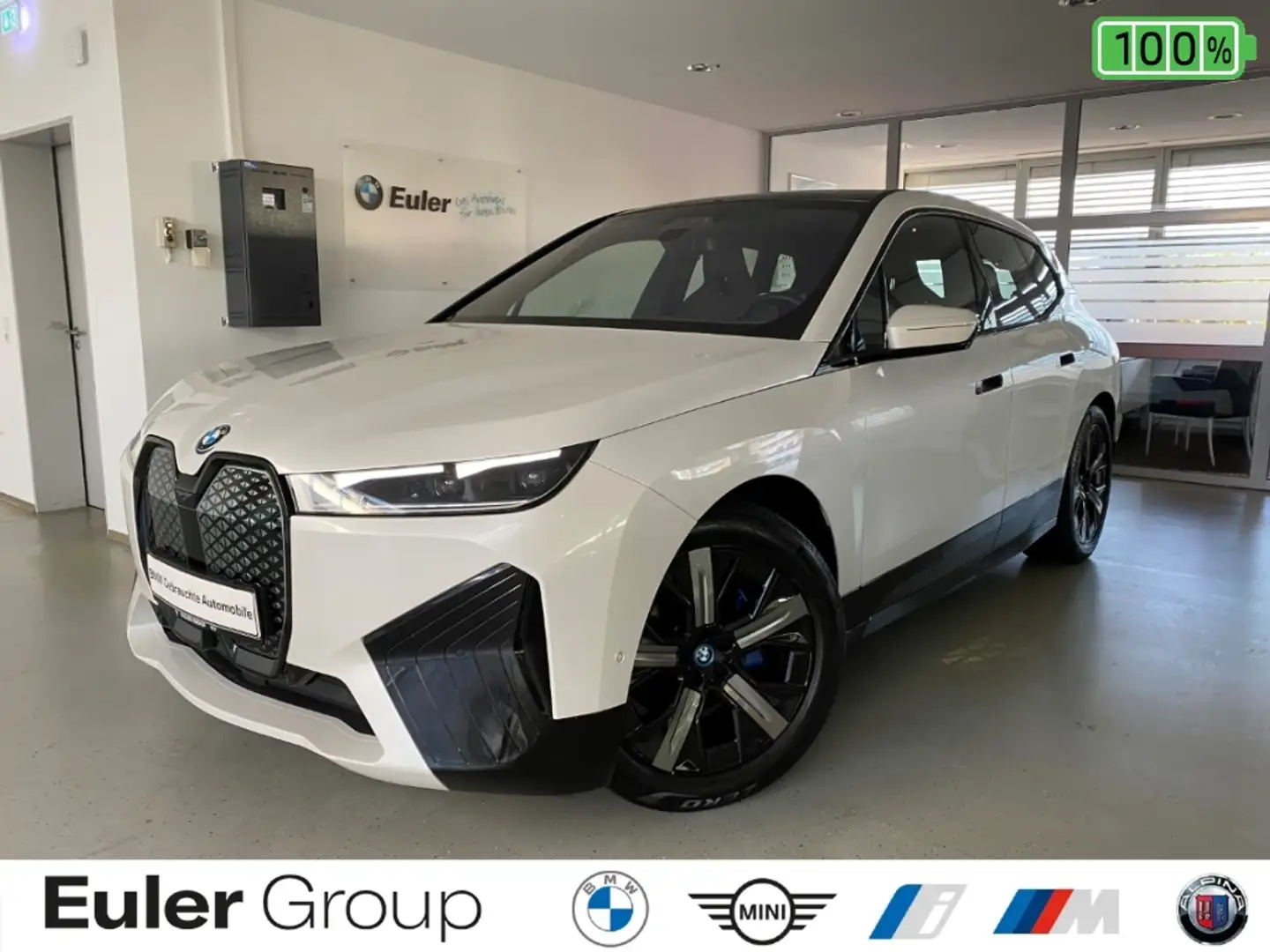 BMW iX xDrive40 Sportpaket HUD AHK Panorama H&K Navi 360 Weiß - 1