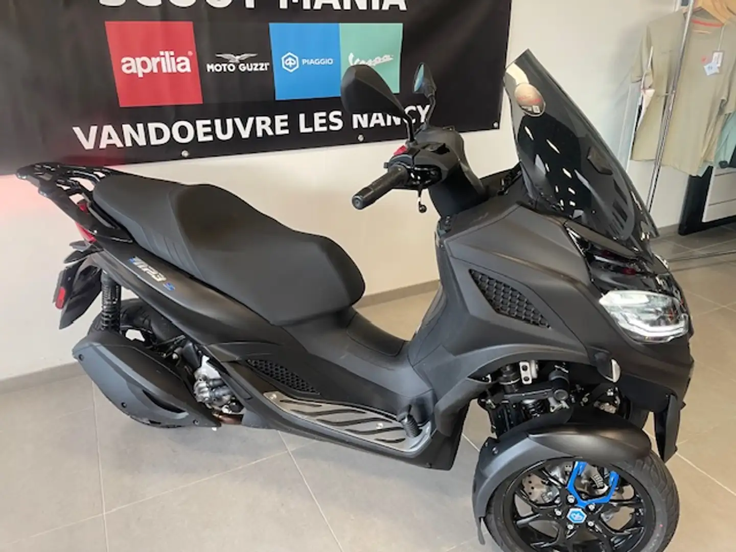 Piaggio MP3 310 Чорний - 2