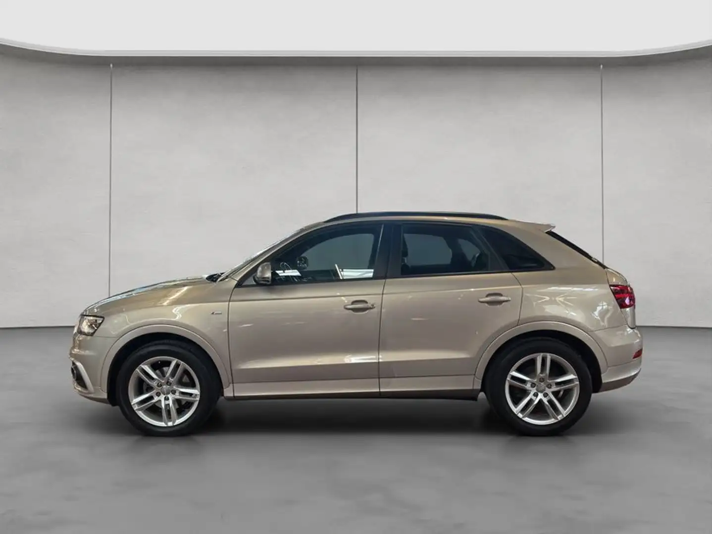 Audi Q3 2.0 TFSI S line Pano Navi bež - 2