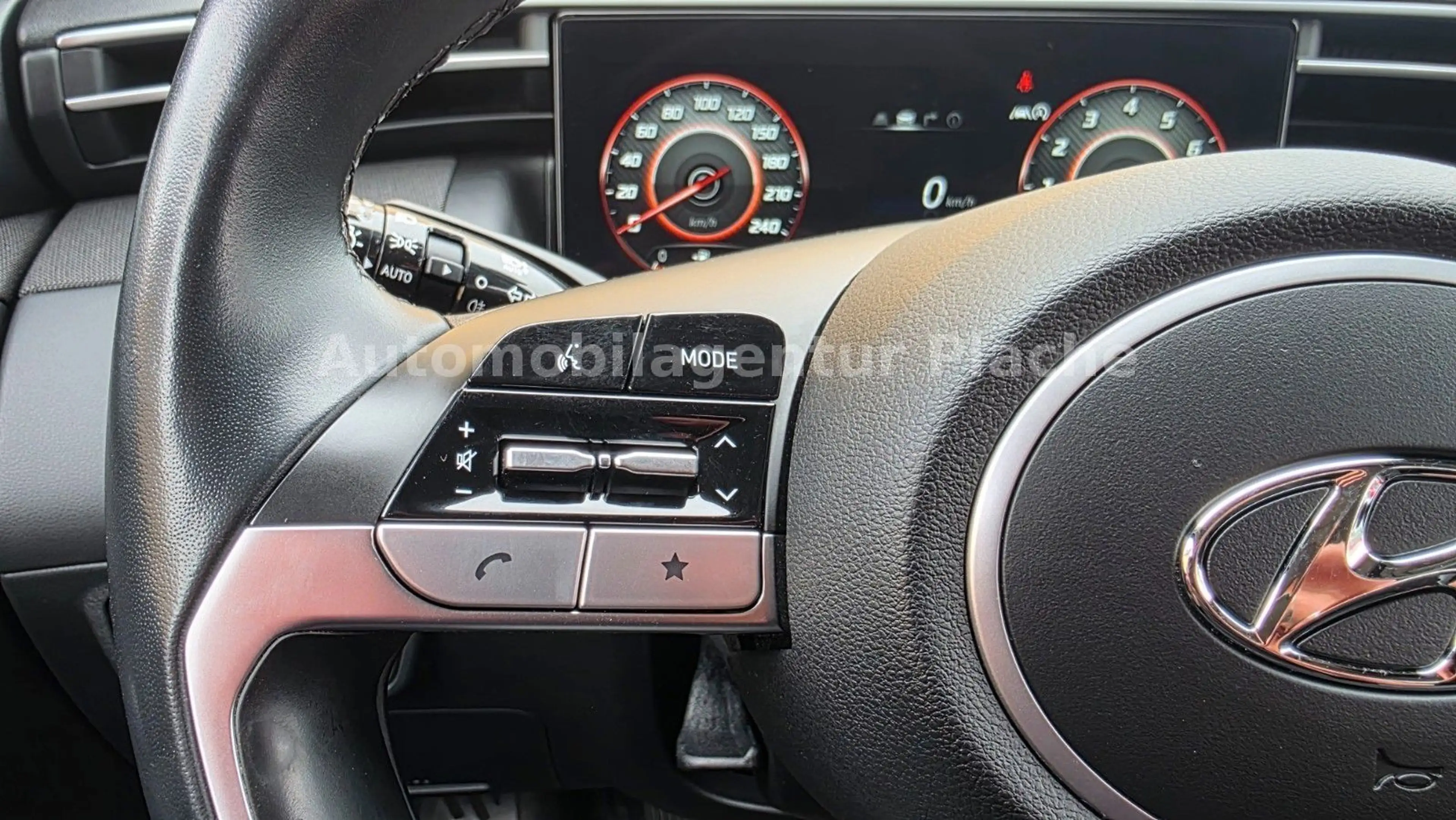 Hyundai TUCSON 1.6 T-GDI 4x4 *Voll LED/AHK/Lenkradhzg* — photo 14