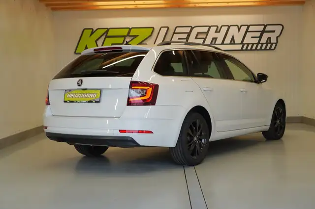 Skoda Octavia view 4