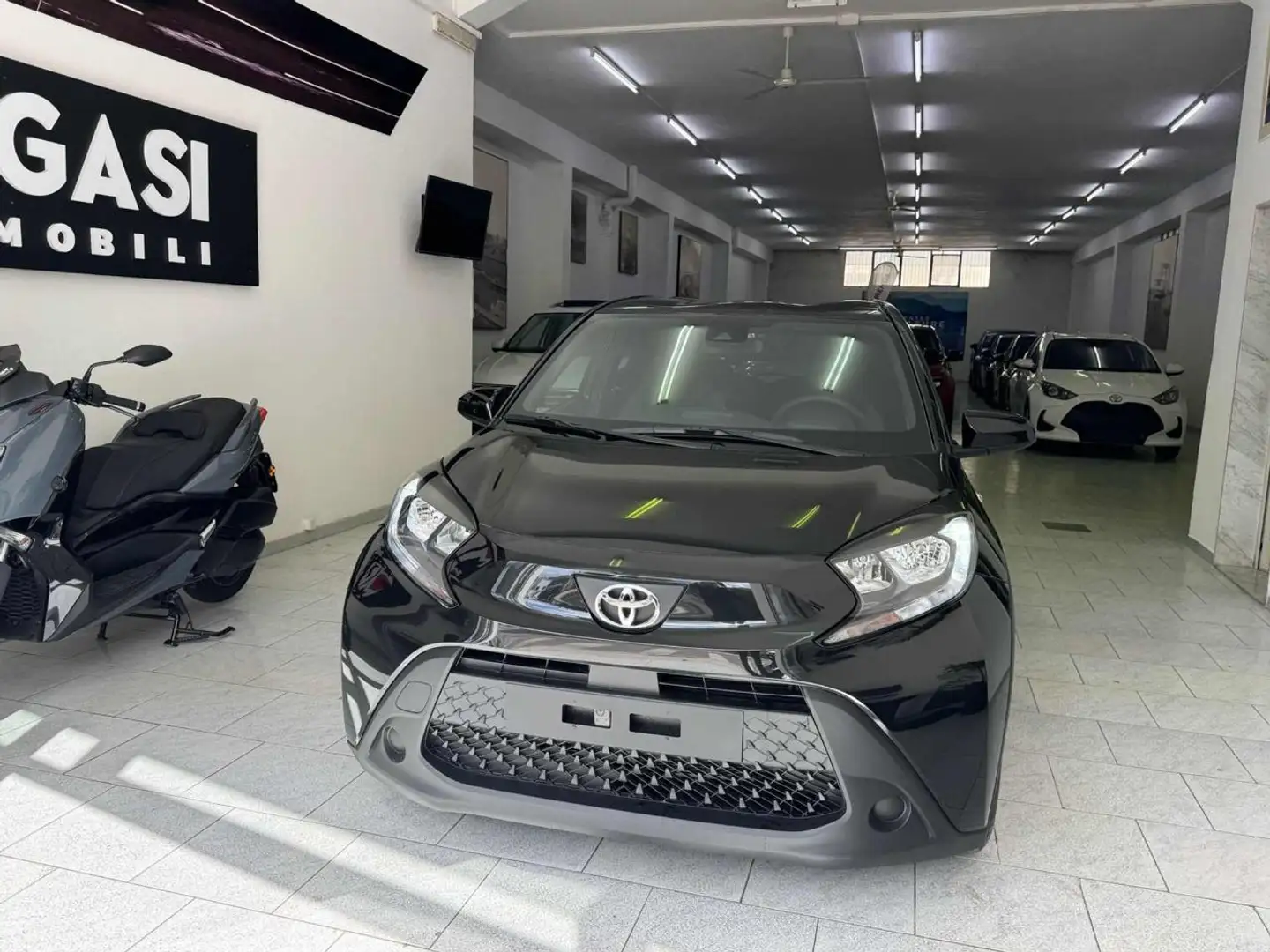 Toyota Aygo X 1.0 VVT-i 72 CV 5 porte Active Noir - 1