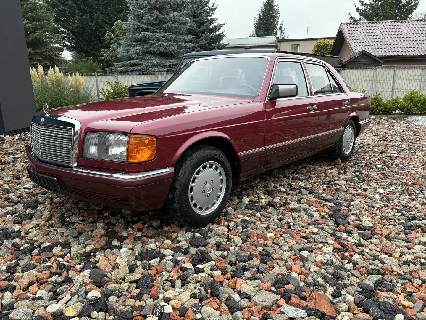 Mercedes-Benz 300 W126 300SE - 1