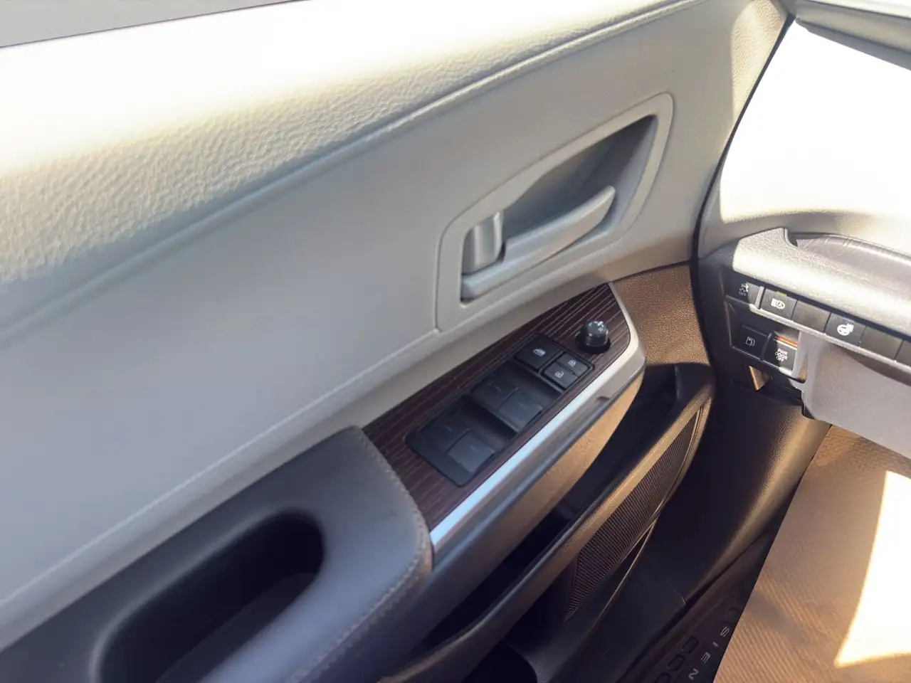 Toyota Sienna снимка Toyota Sienna
