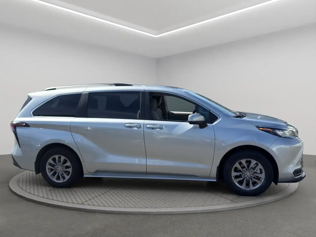 Toyota Sienna снимка Toyota Sienna