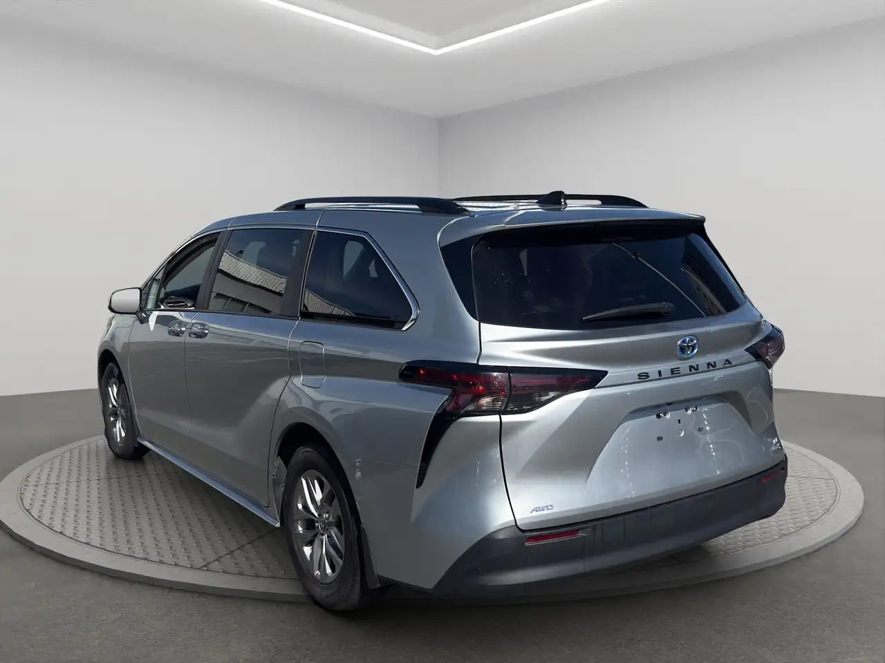 Toyota Sienna снимка Toyota Sienna