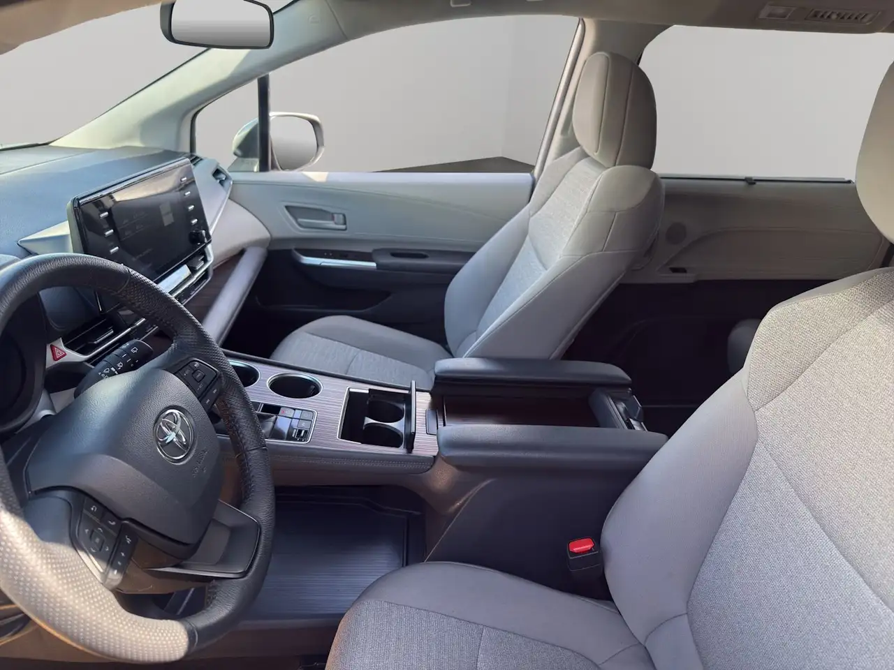 Toyota Sienna снимка Toyota Sienna