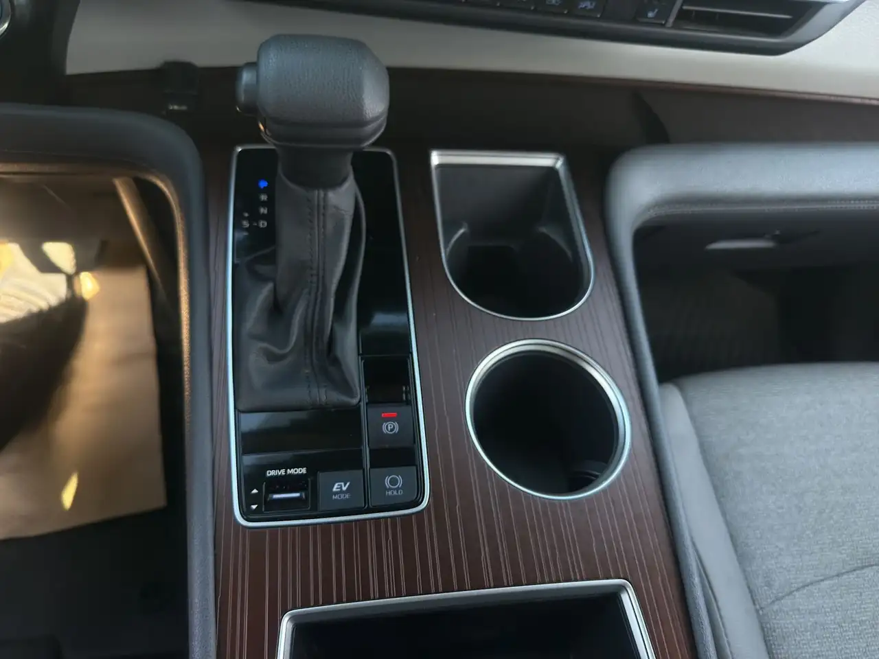 Toyota Sienna снимка Toyota Sienna