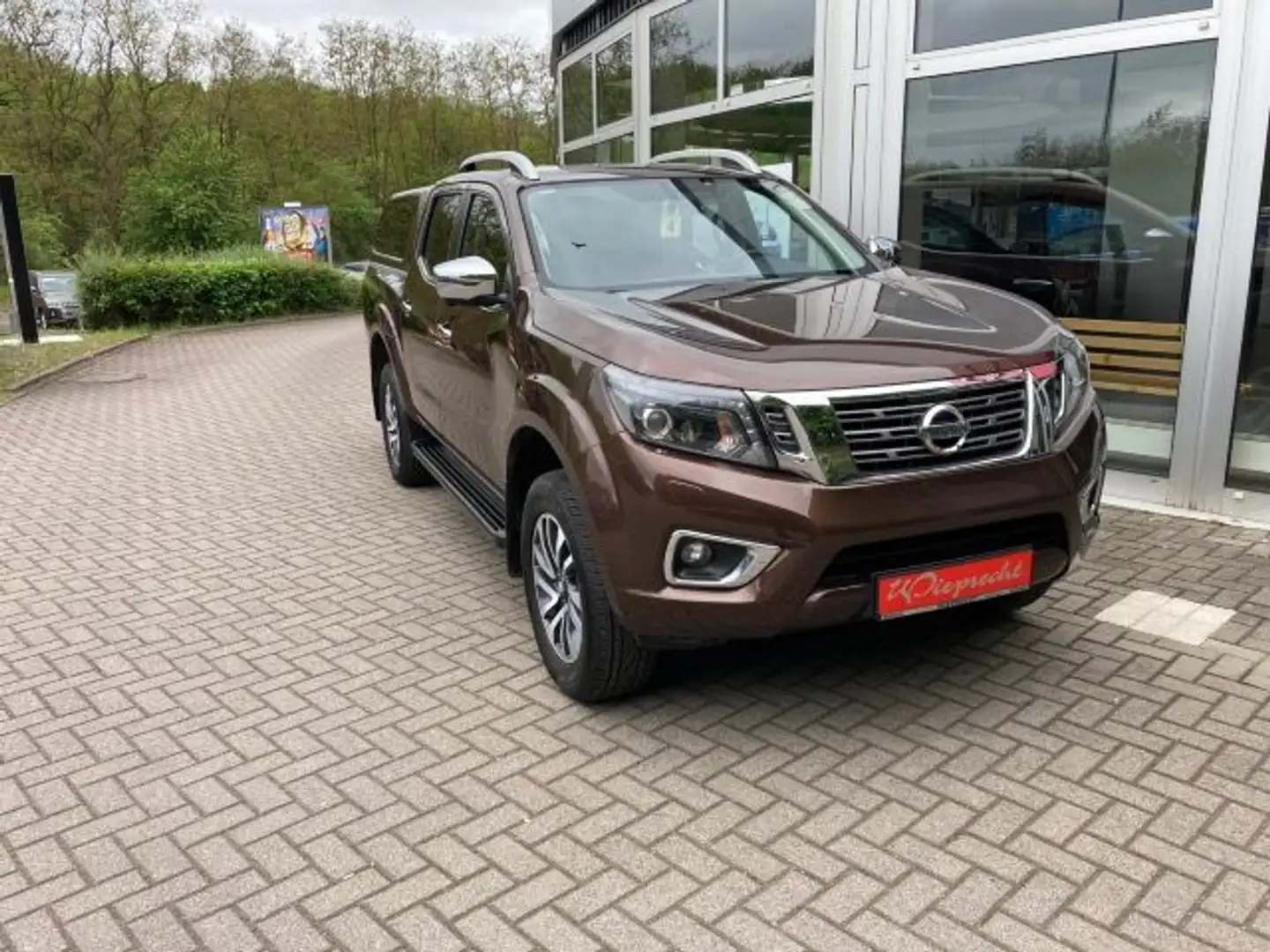 Nissan Navara NP300 N-Connecta Double Cab 4x4 Braun - 2