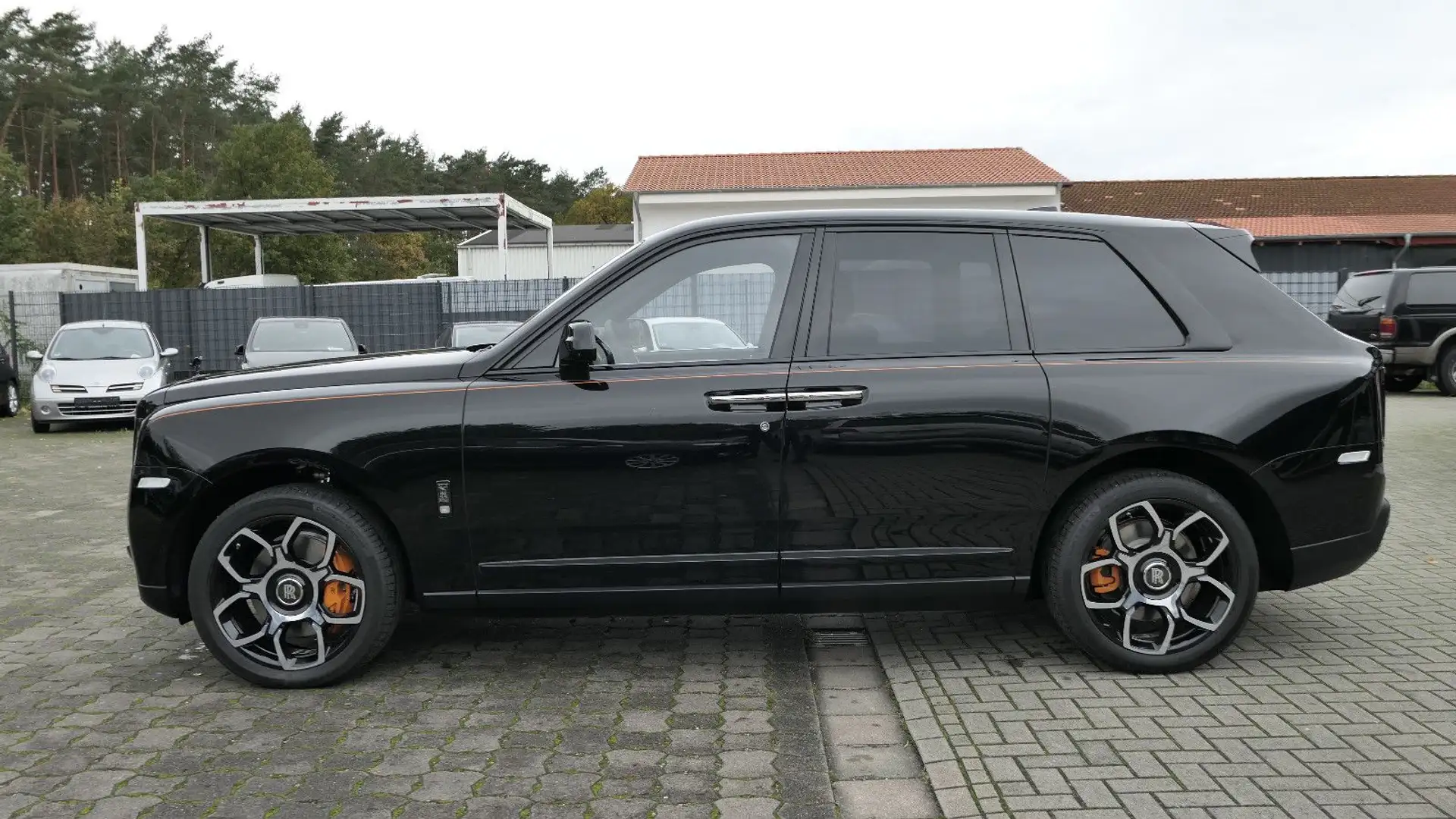 Rolls-Royce Cullinan Black Badge Bespoke/Starlight/MY2023 Schwarz - 2