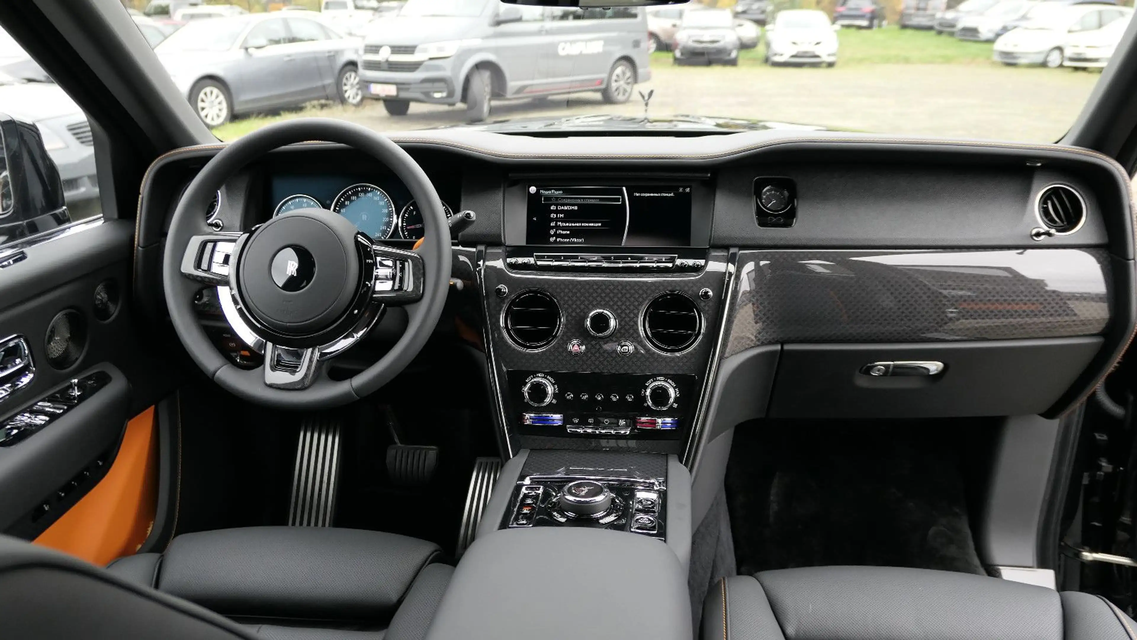 Rolls-Royce Cullinan Black Badge Bespoke/Starlight/MY2023 — photo 13
