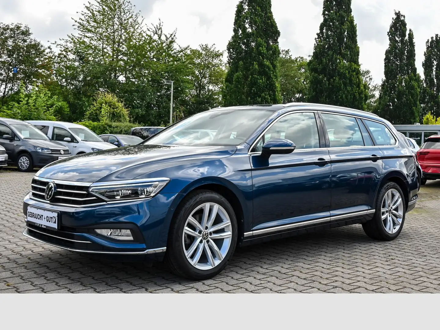 Volkswagen Passat Variant 2.0 TDI Elegance 360°Kam AHK LM18 Blauw - 1