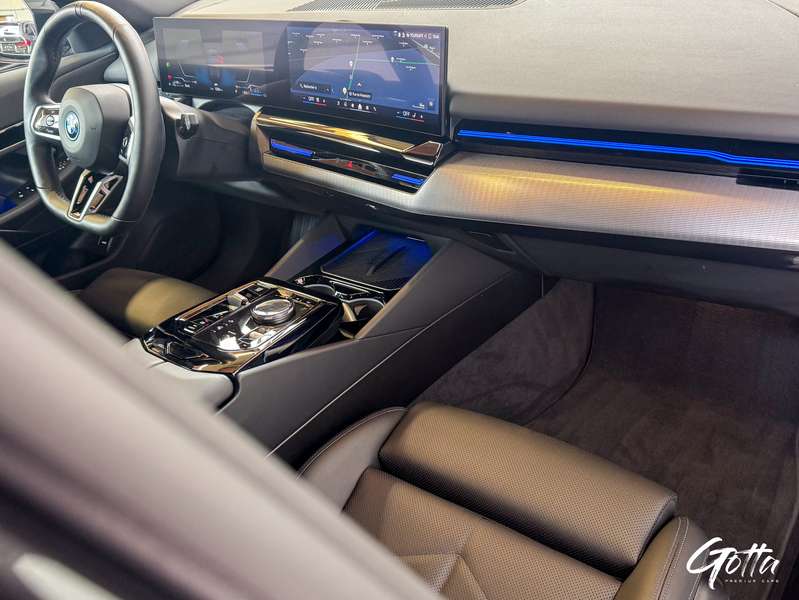 Photo du véhicule BMW 530