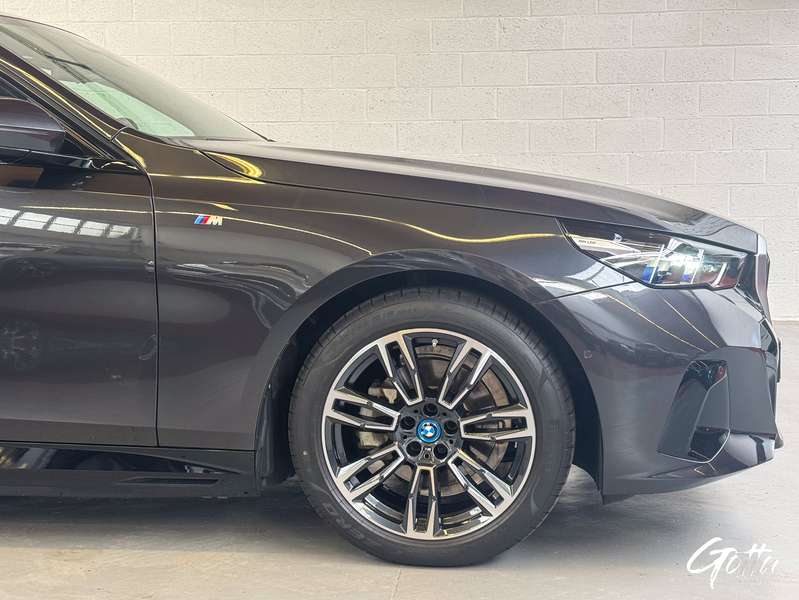 Photo du véhicule BMW 530