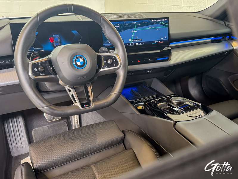 Photo du véhicule BMW 530