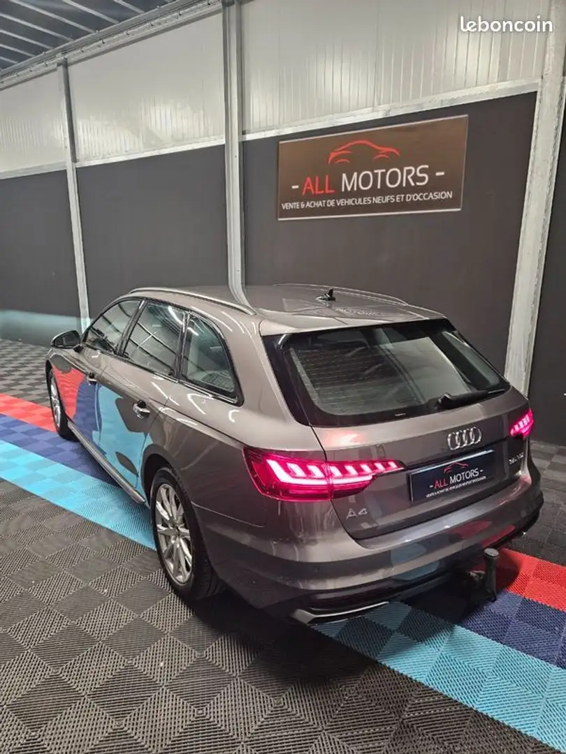 Audi A4 35 TDI 163ch Business Line Stronic 7 Attelage Grau - 2