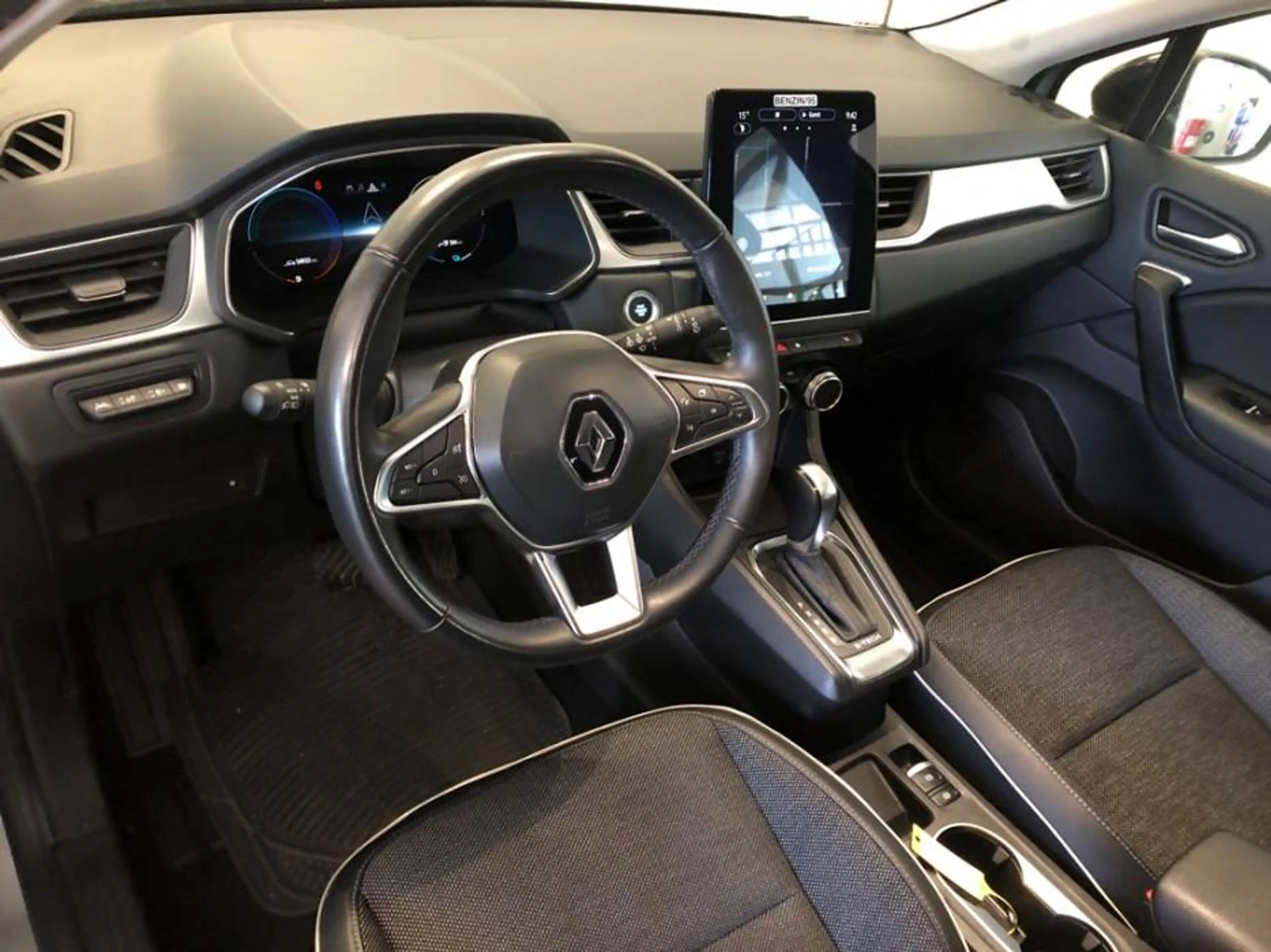 Renault Captur techno E-Tech plug-in hybrid 160 | Pack Full Scree — photo 4