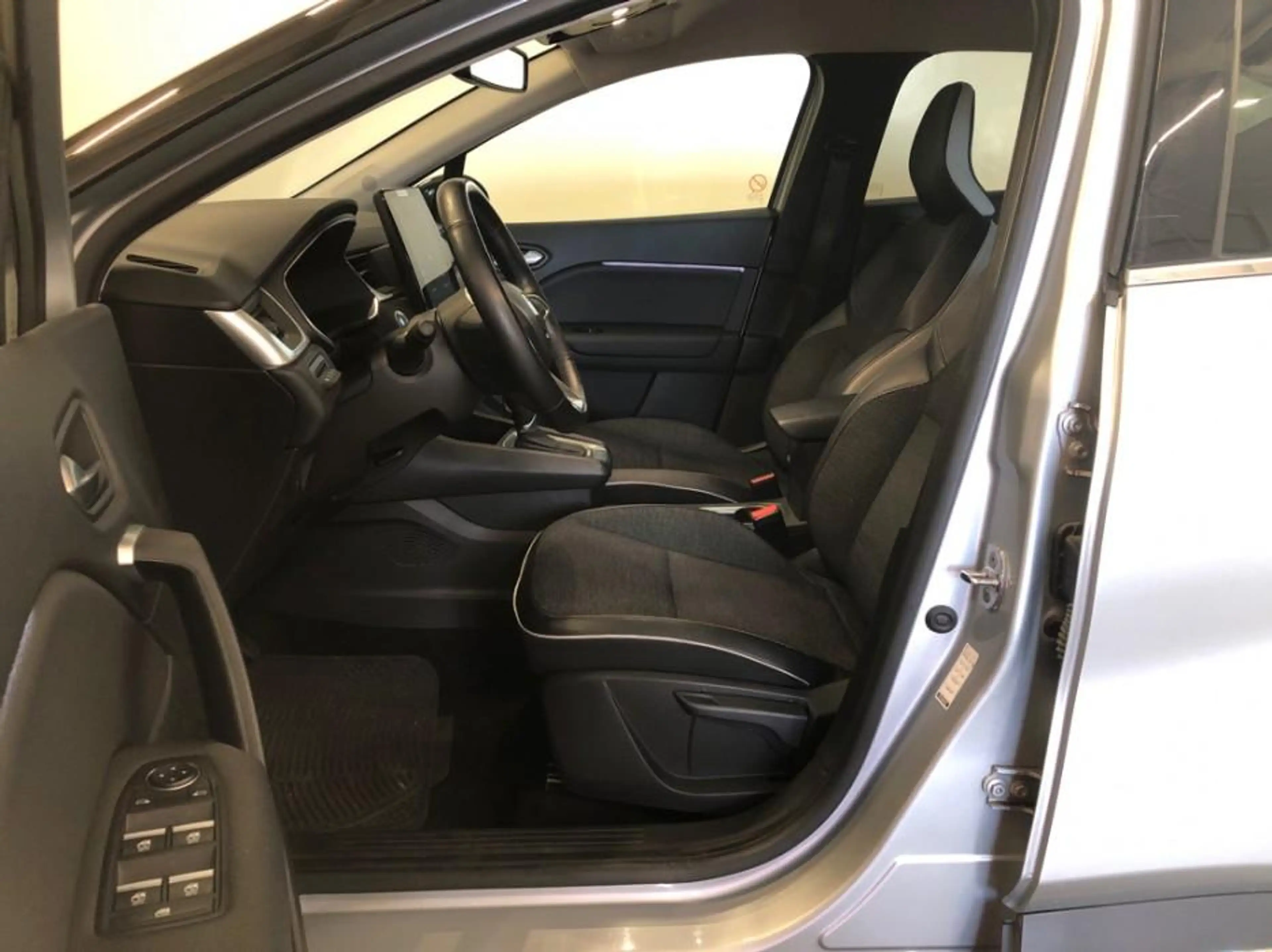 Renault Captur techno E-Tech plug-in hybrid 160 | Pack Full Scree — photo 6