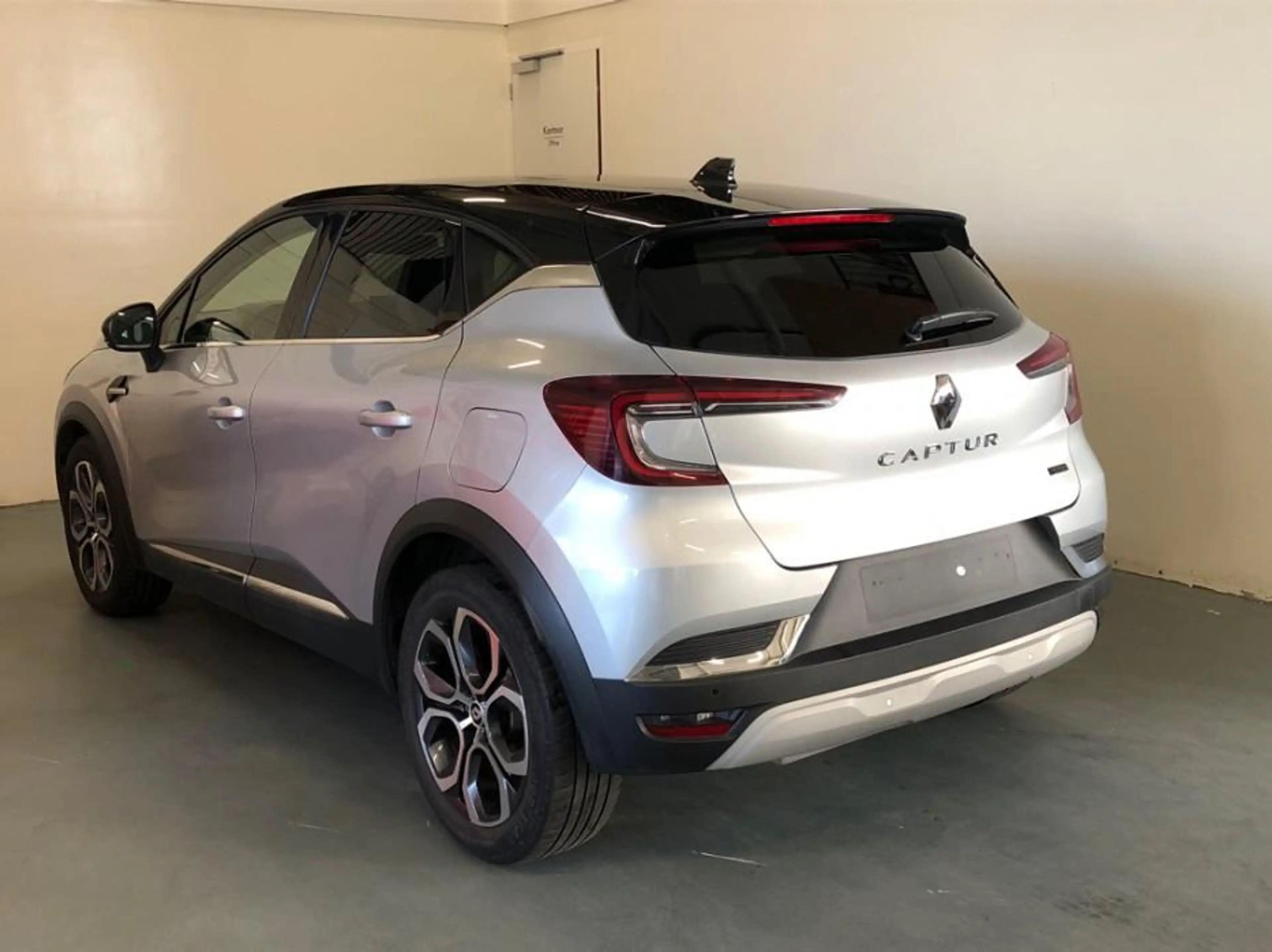 Renault Captur techno E-Tech plug-in hybrid 160 | Pack Full Scree — photo 3