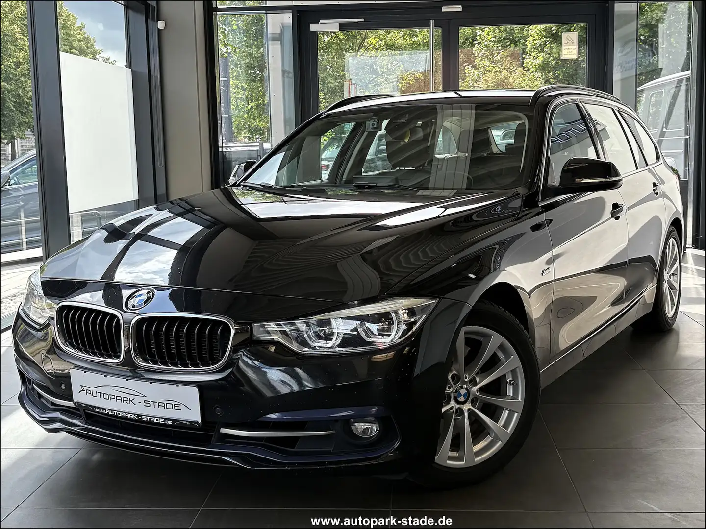 BMW 330 330d Touring Sport LED HeadUp Keyl Navi Temp Noir - 2