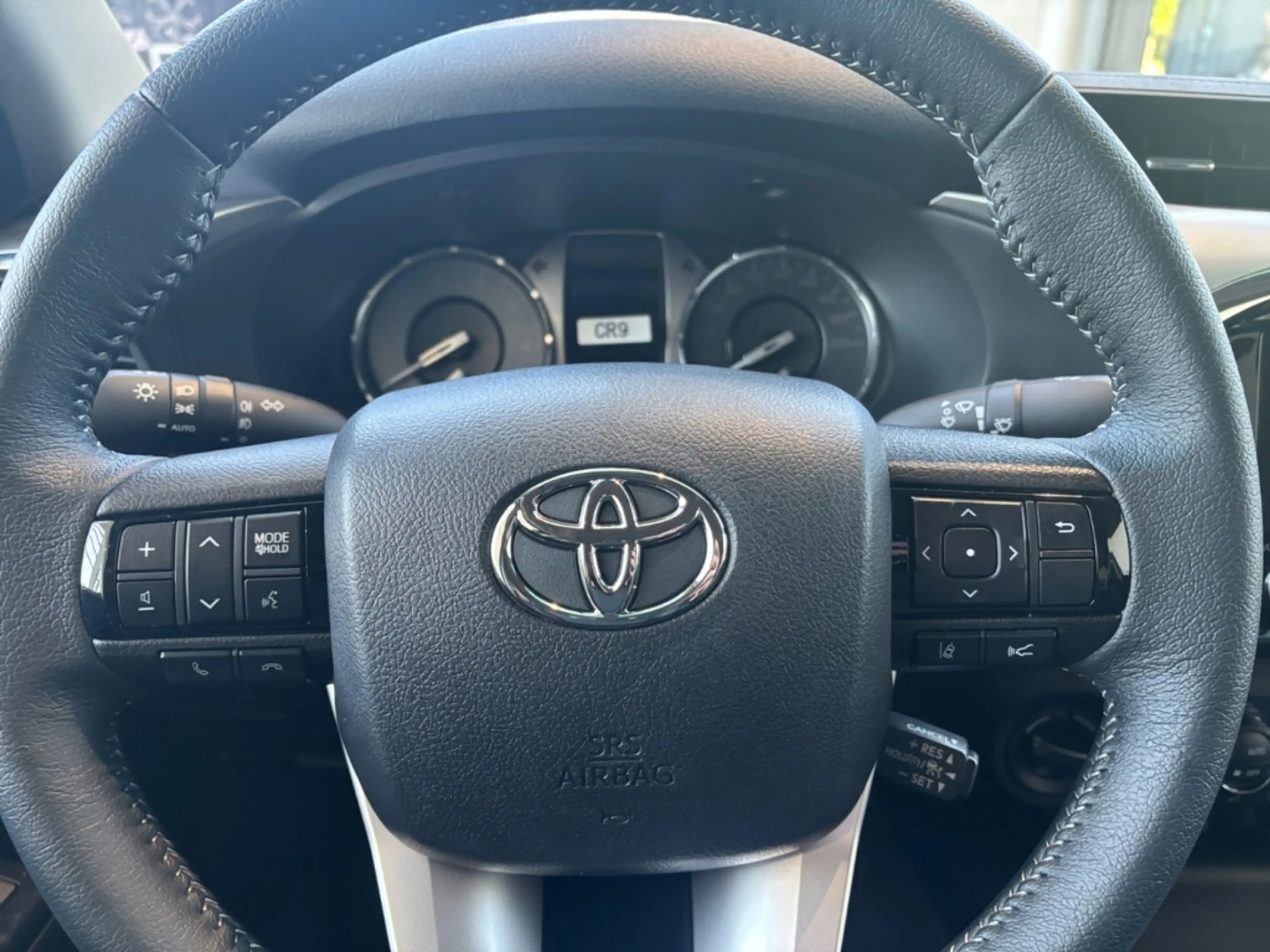 Toyota Hilux Double Cab Executive 4x4 *LED *PDC *SHZ* — photo 13