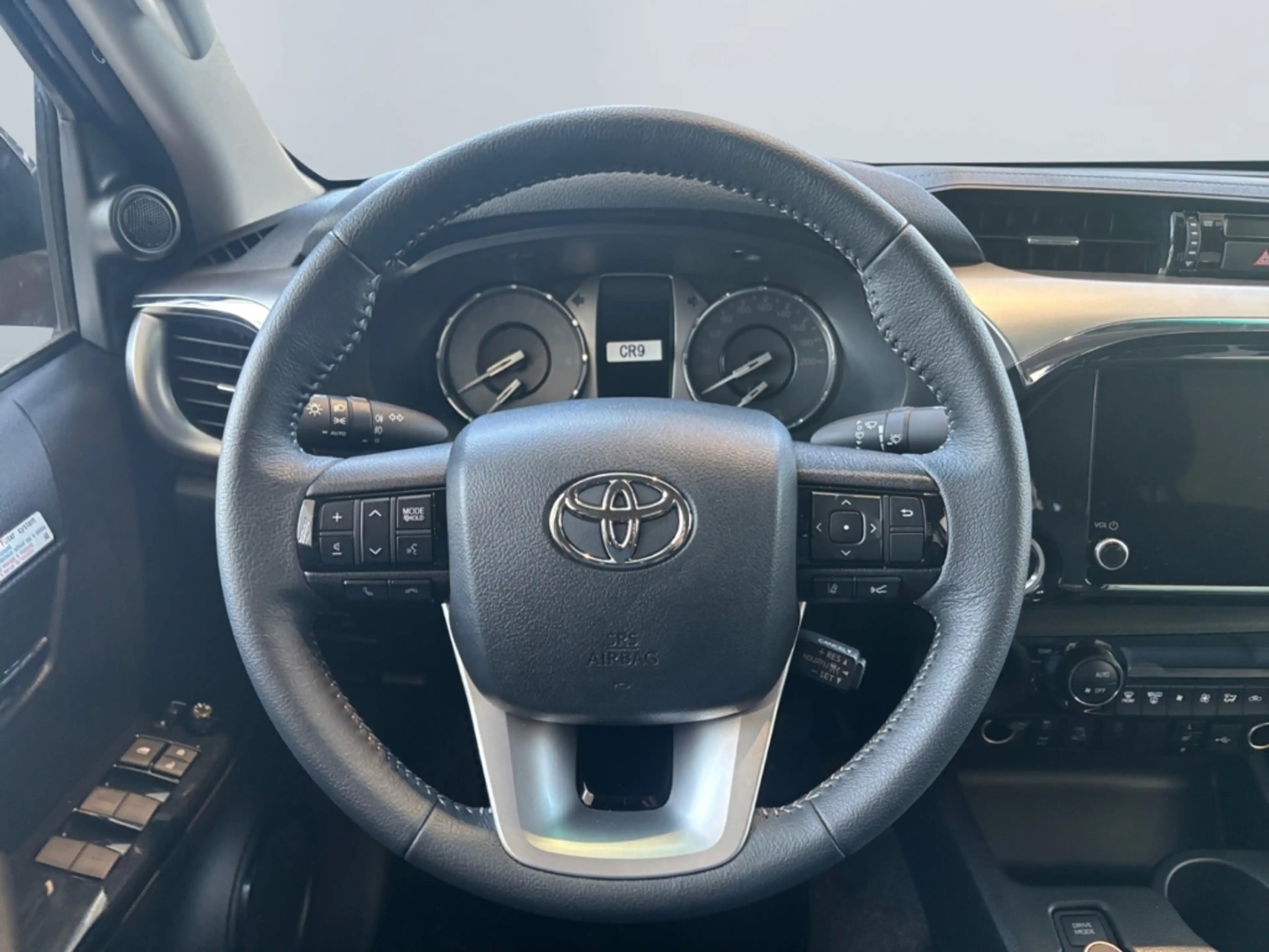 Toyota Hilux Double Cab Executive 4x4 *LED *PDC *SHZ* — photo 12
