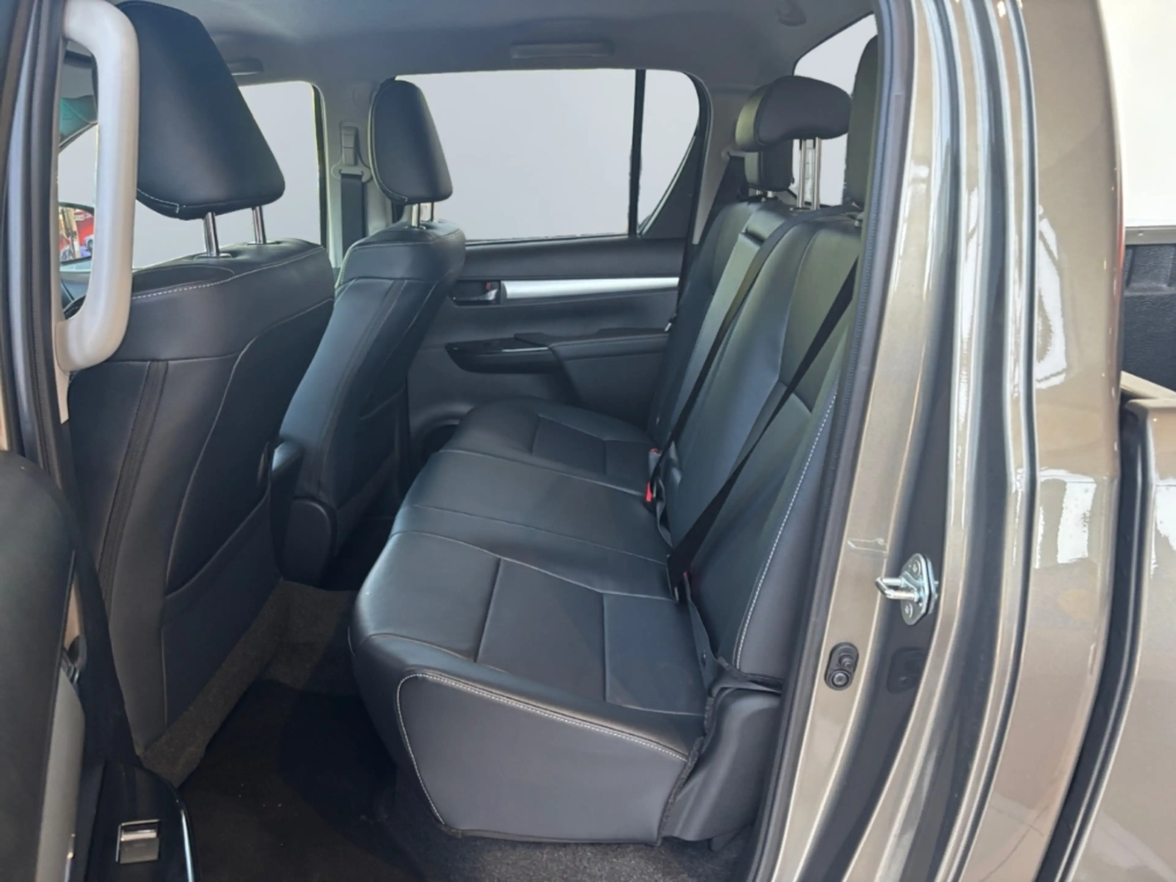 Toyota Hilux Double Cab Executive 4x4 *LED *PDC *SHZ* — photo 14