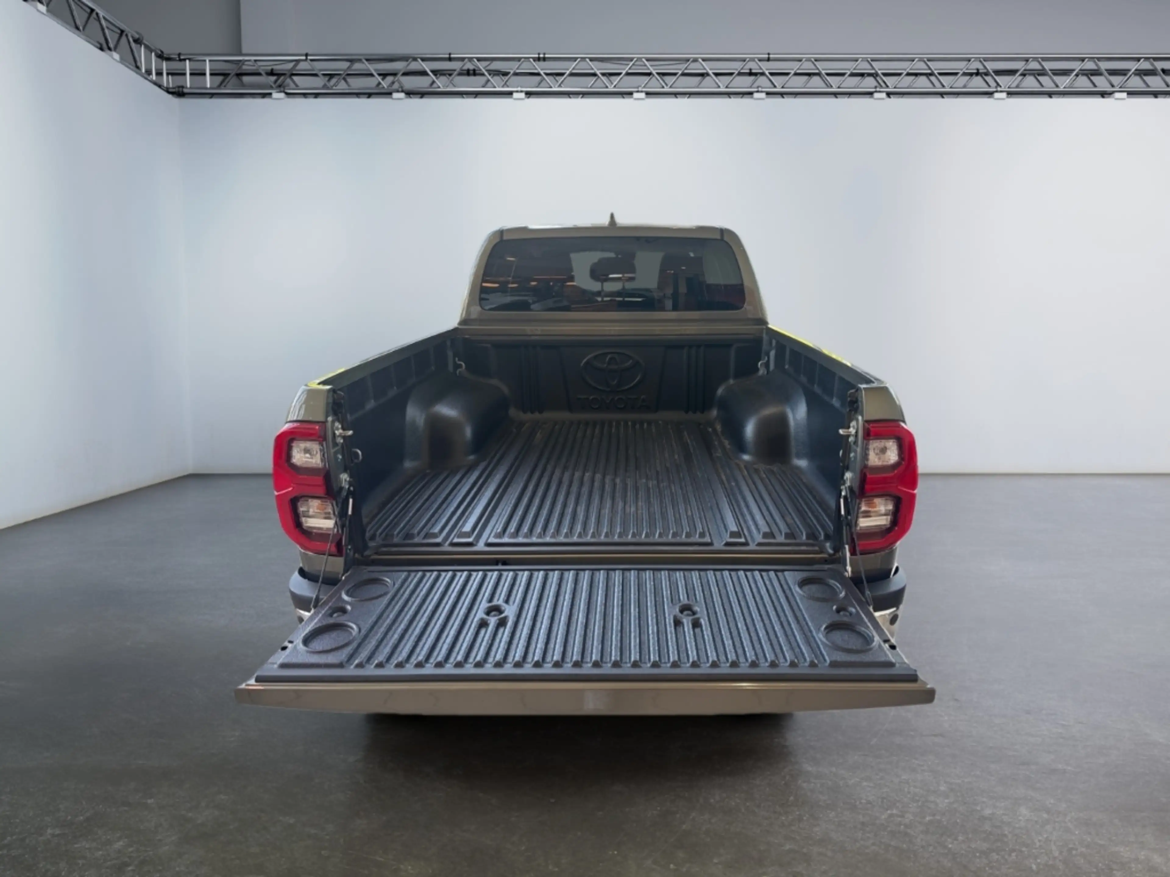 Toyota Hilux Double Cab Executive 4x4 *LED *PDC *SHZ* — photo 9